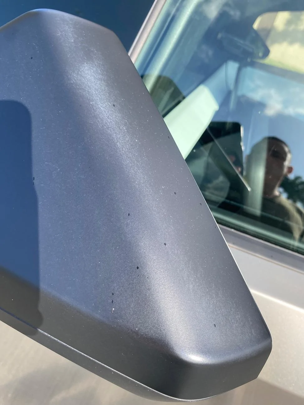 Tesla Cybertruck Side mirrors plastic color fading IMG_9953