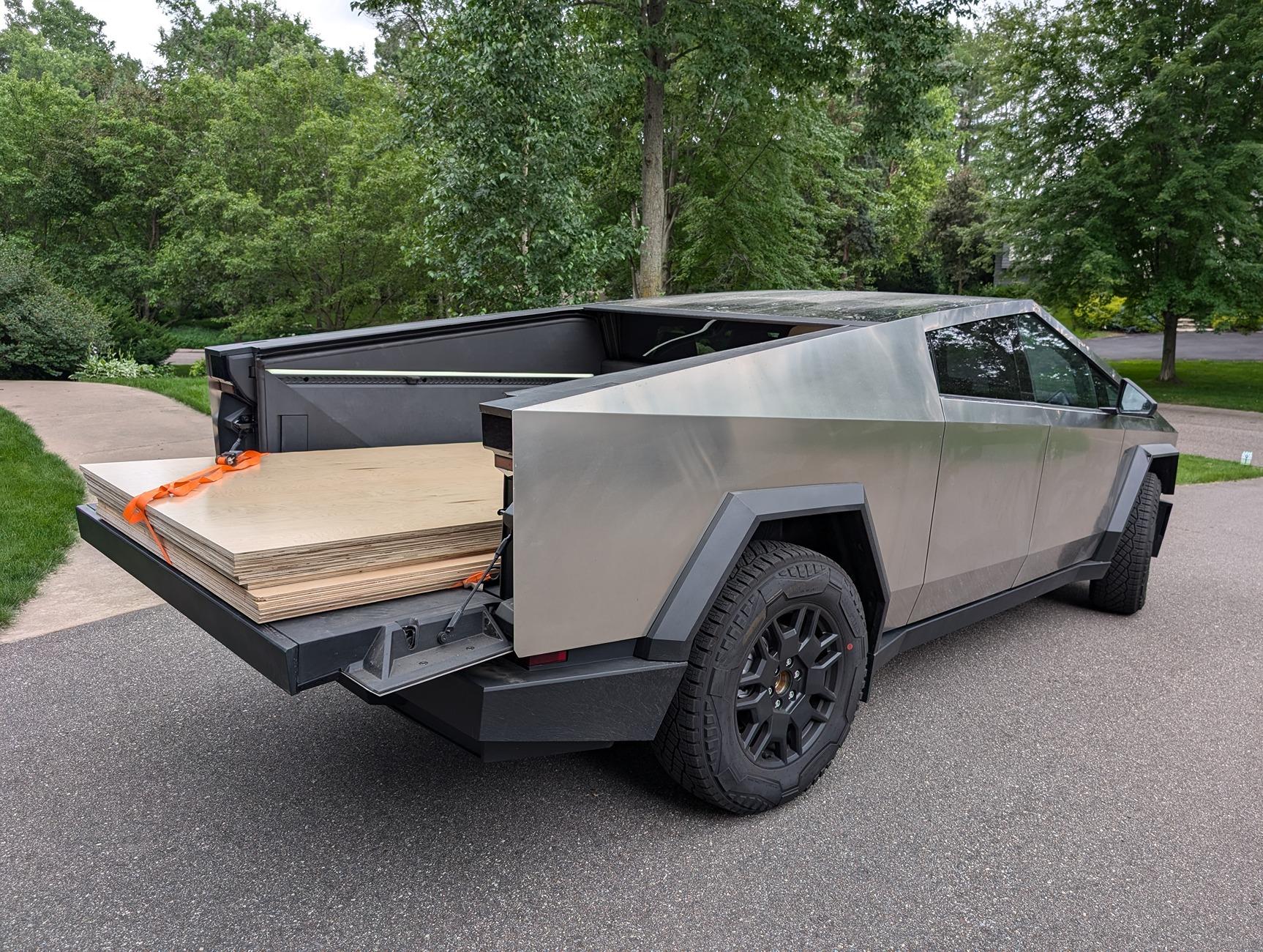 hauling-small-plywood-loads-4x8-sheet-tesla-cybertruck-forum