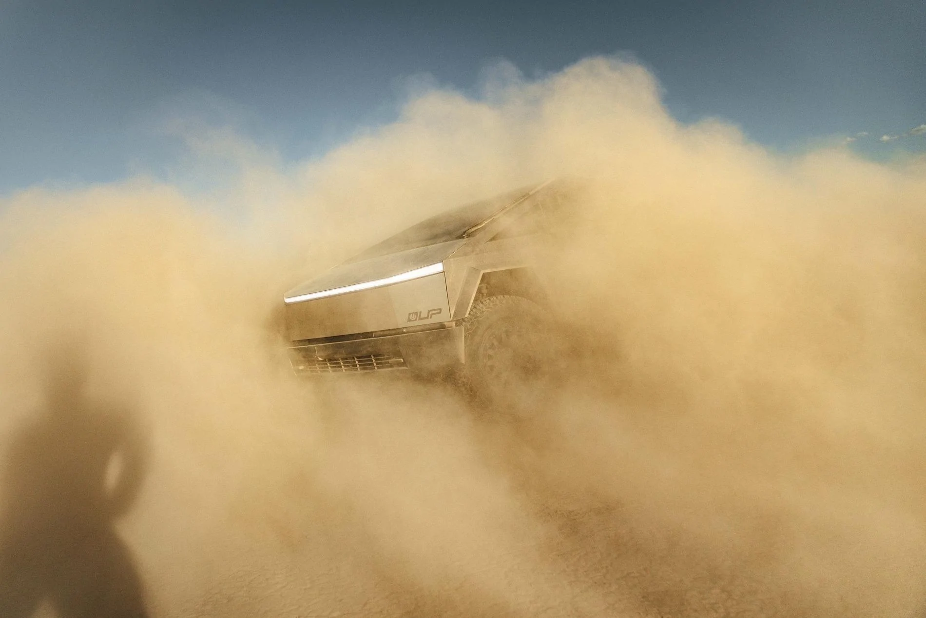 Tesla Cybertruck Photoshoot: Cybertruck Creates Dust Sand Storm (Wallpaper Worthy Images) GUTzHW0aUAA3vj
