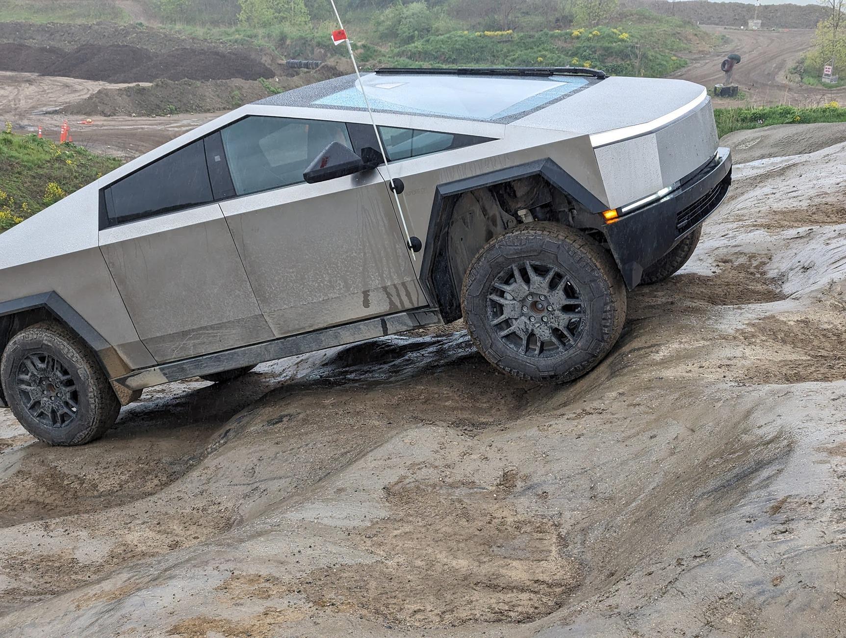 Tesla Cybertruck Brake hold in Off-road mode? PXL_20240505_145213549
