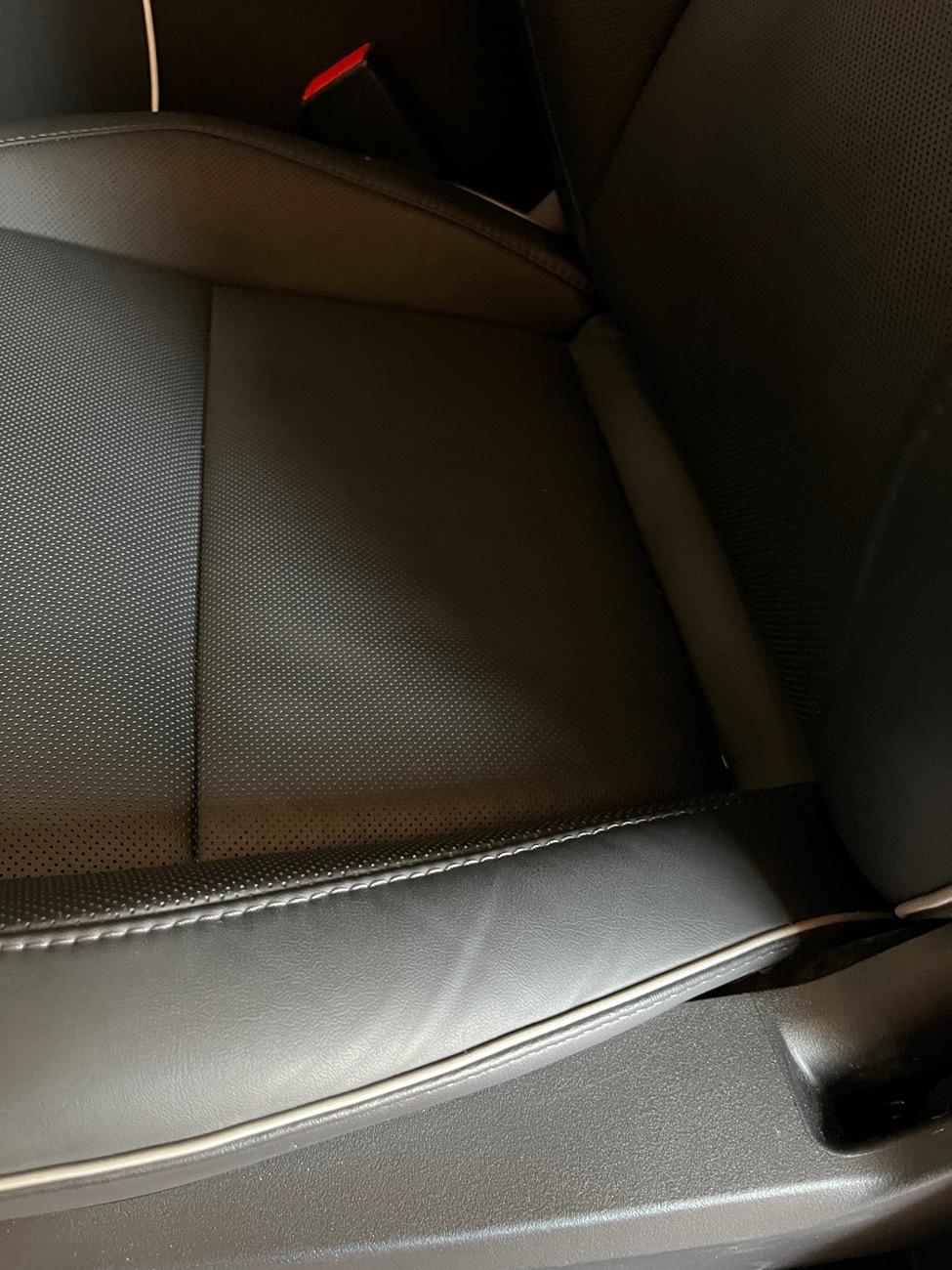 Tesla Cybertruck Seat stretch marks IMG_6687