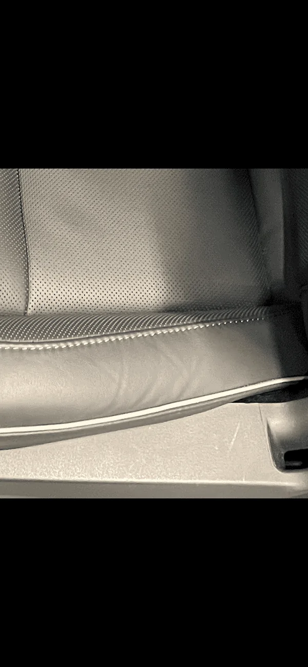 Tesla Cybertruck Seat stretch marks IMG_6432
