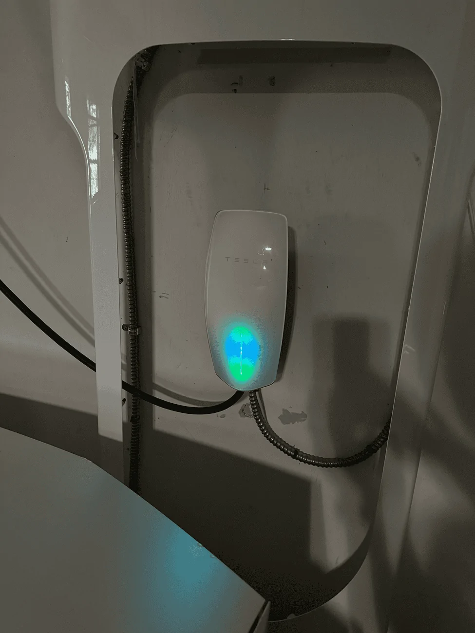Tesla Cybertruck Universal Wall Connector  Flashing Green and Blue Status Lights??? tempImage7XUxT6