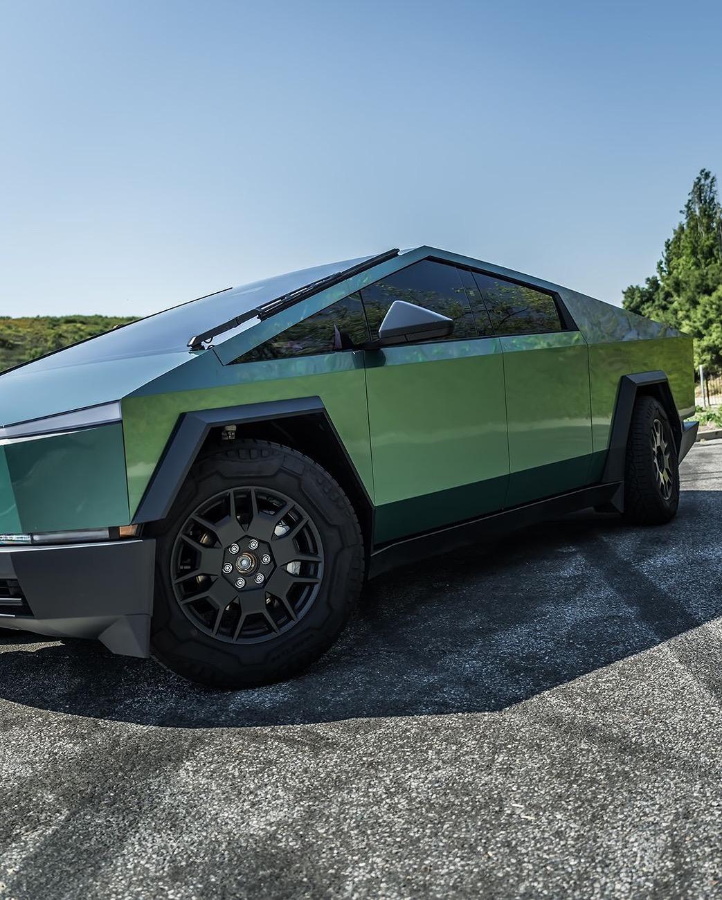 Tesla Cybertruck GREEN Vinyl Wrap & PPF Cybertruck -- Photos & Videos 447901919_18102806377409116_2482373034616772570_n