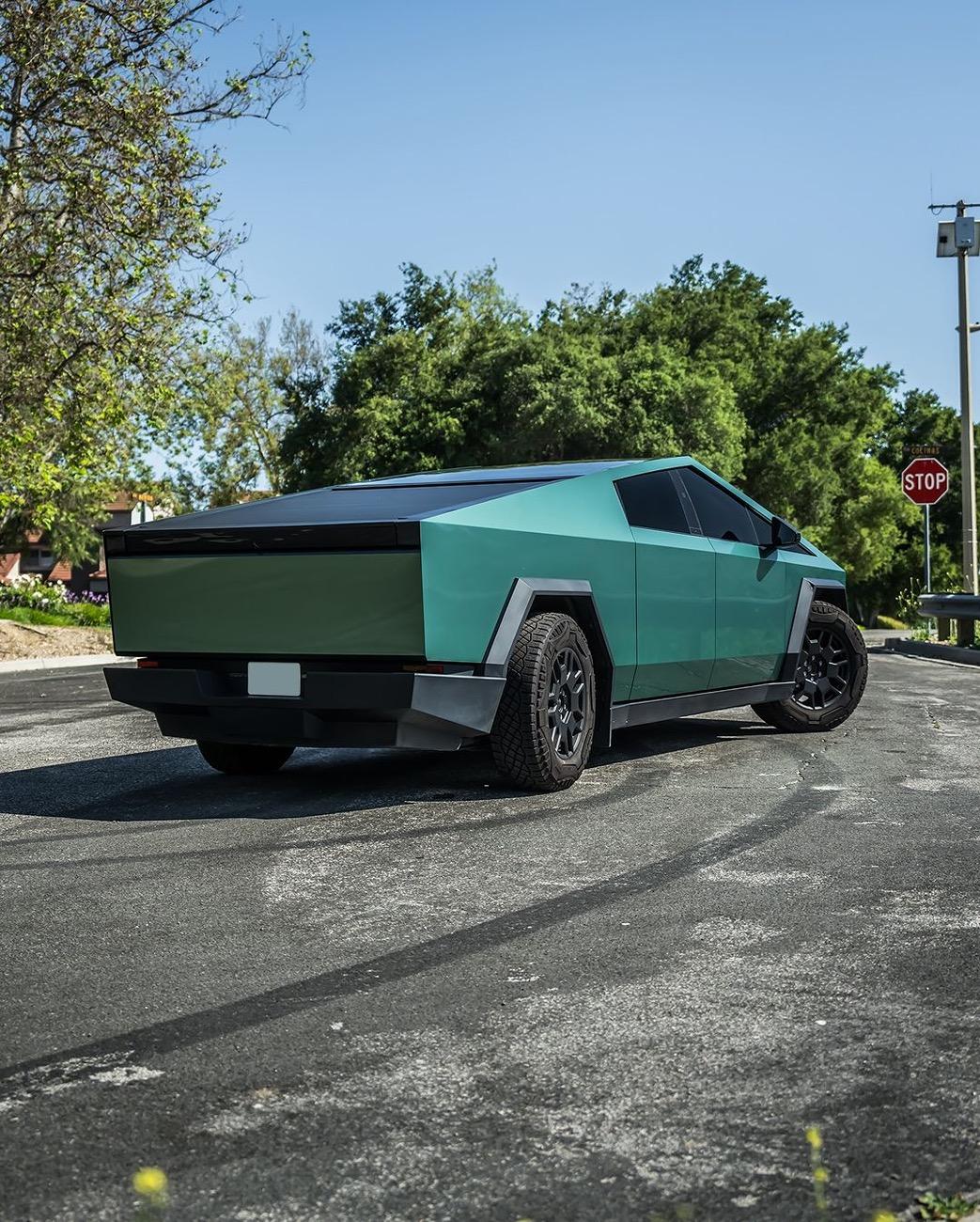 Tesla Cybertruck GREEN Vinyl Wrap & PPF Cybertruck -- Photos & Videos 447969863_18102806407409116_828512629817943999_n
