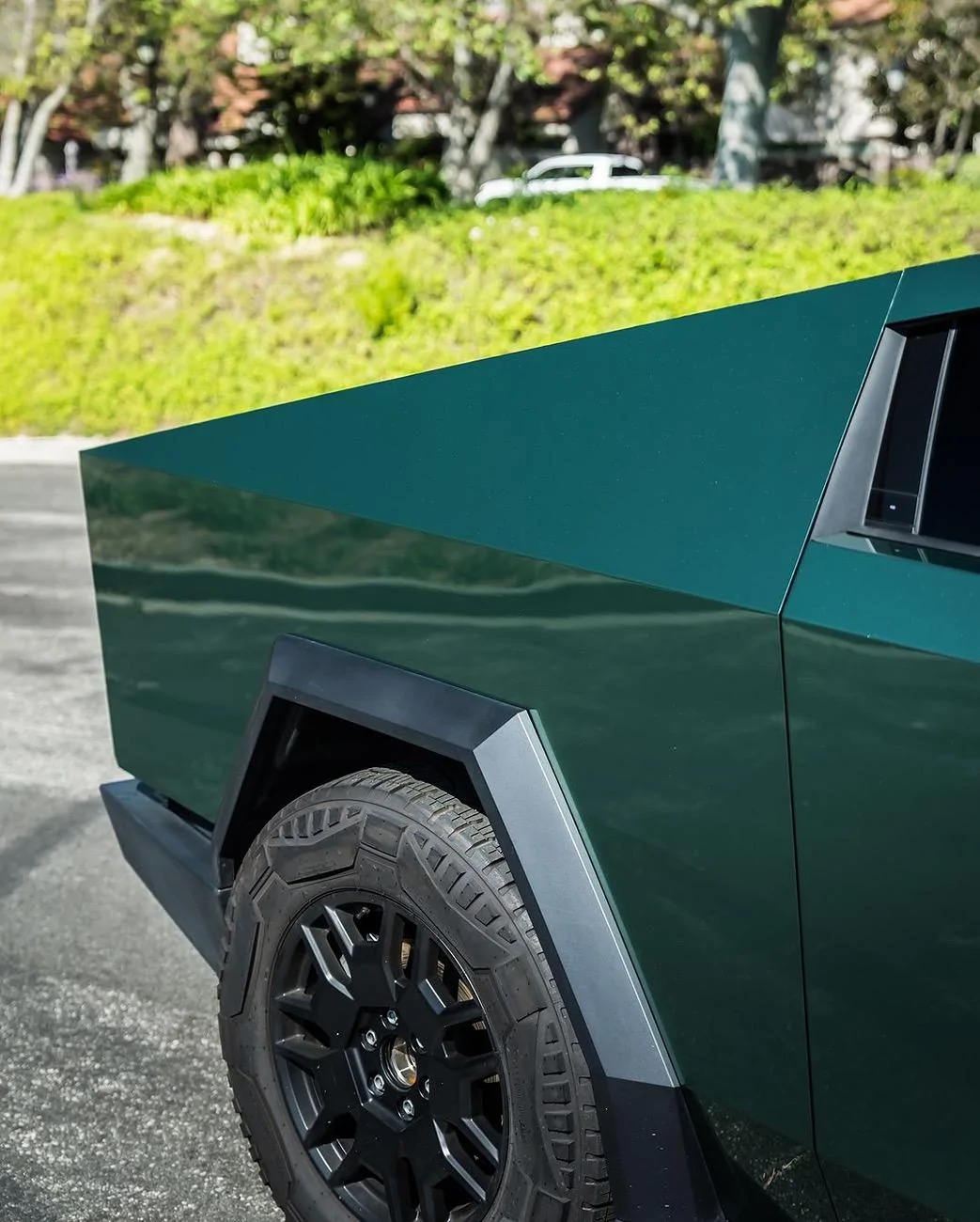 Tesla Cybertruck GREEN Vinyl Wrap & PPF Cybertruck -- Photos & Videos 448214494_18102806389409116_1183974386644085708_n
