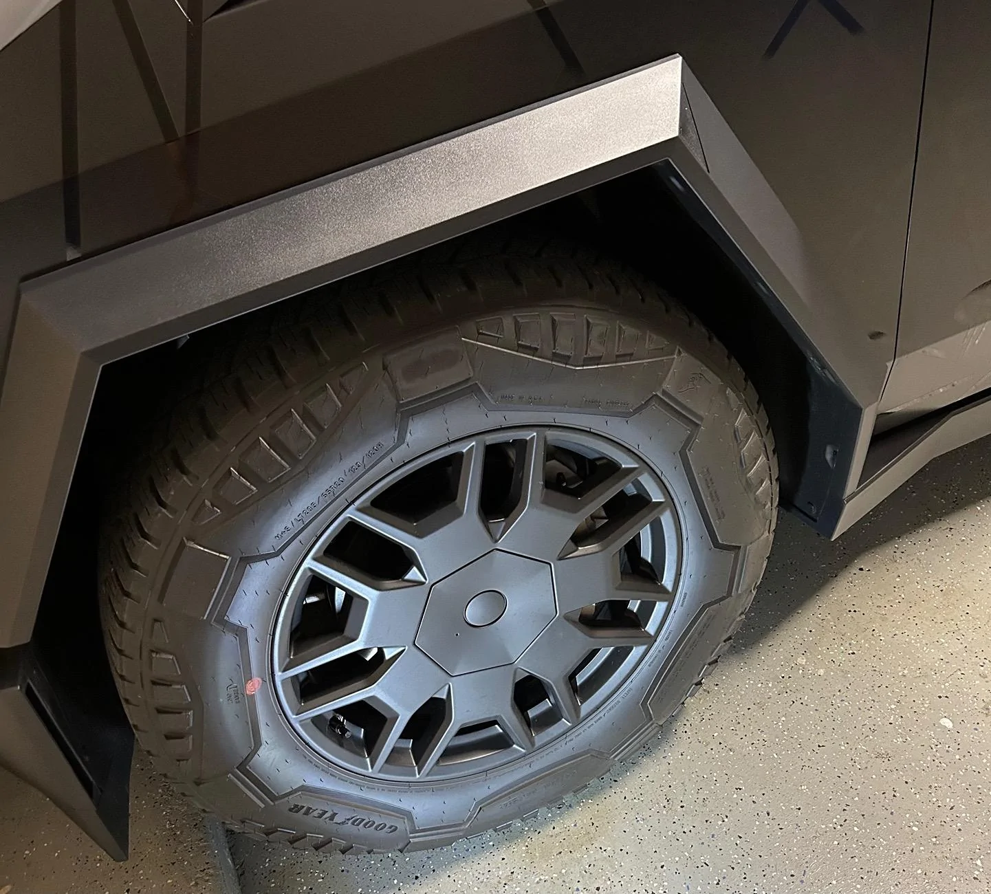 Tesla Cybertruck Removing RUST from Wheel Hub - Bar Keepers Friend IMG_0415