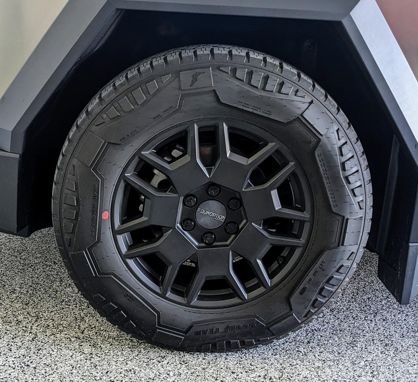 Tesla Cybertruck Removing RUST from Wheel Hub - Bar Keepers Friend PXL_20240805_220045205