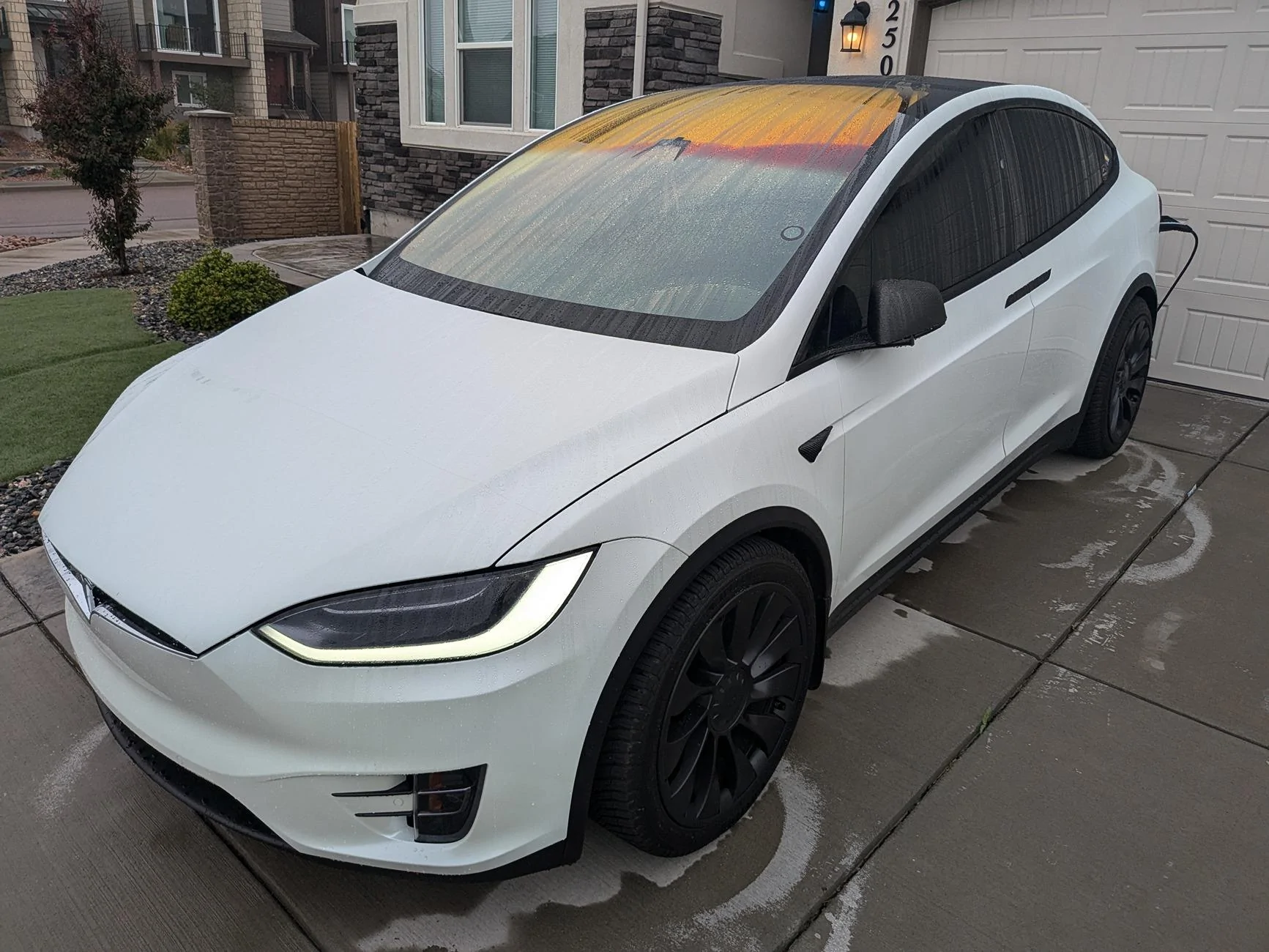Tesla Cybertruck Does Cybertruck's glass have the orange effect? PXL_20240809_155523542
