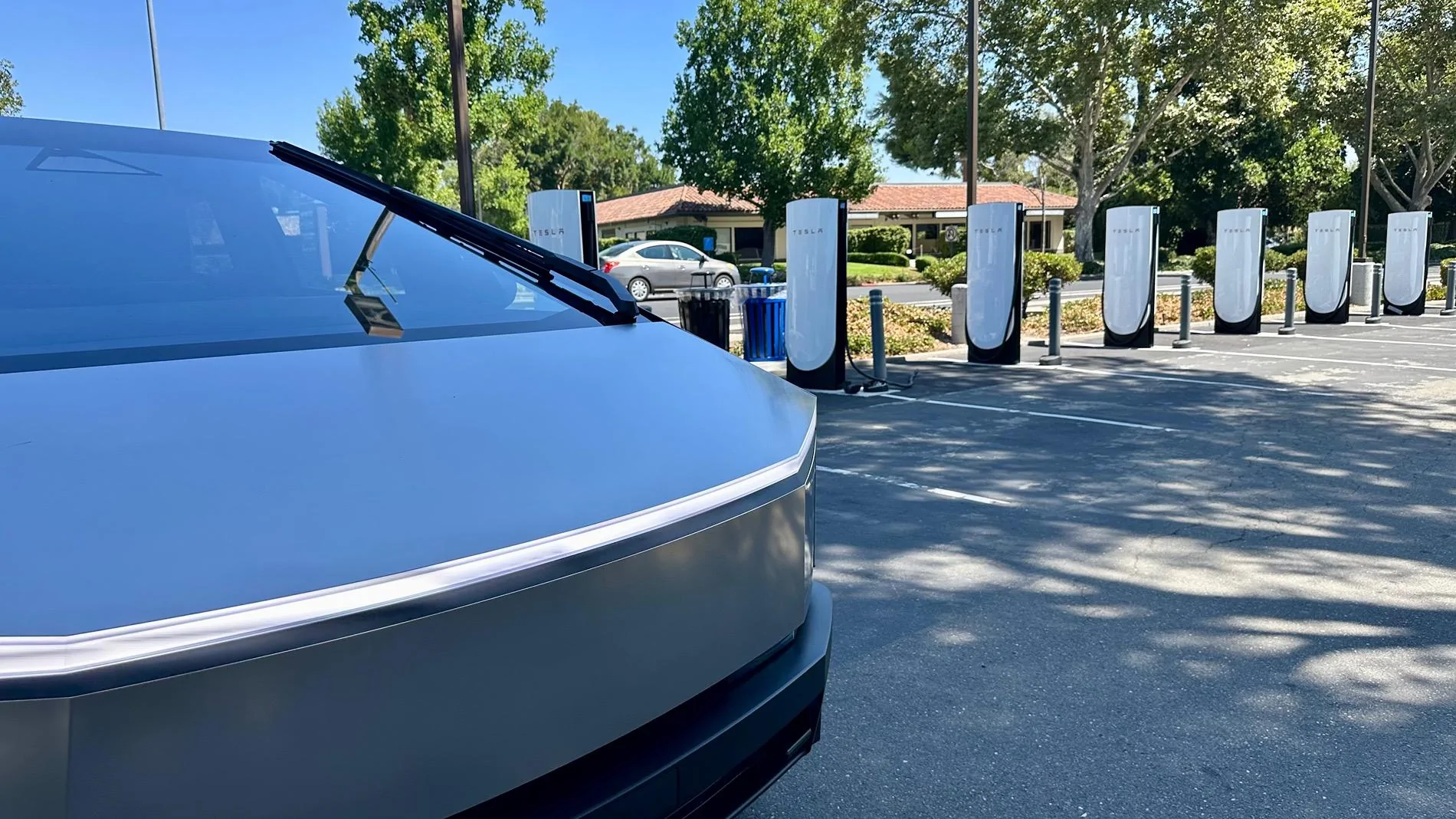 Tesla Cybertruck Tesla Tests V4 Chargers, Supporting 323 kW Cybertruck Charging IMG_7042
