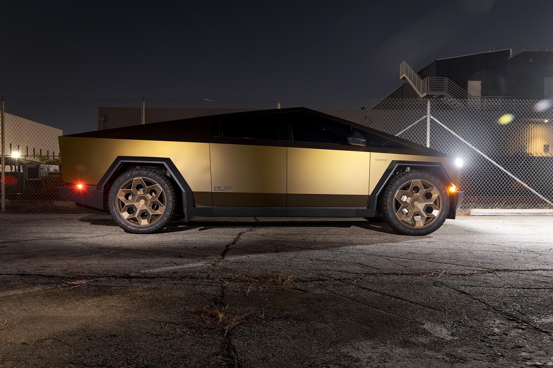 Tesla Cybertruck 24 inch wheels CYBRHEX Bronze Unplugged Performance 1920px image  (25).jpg