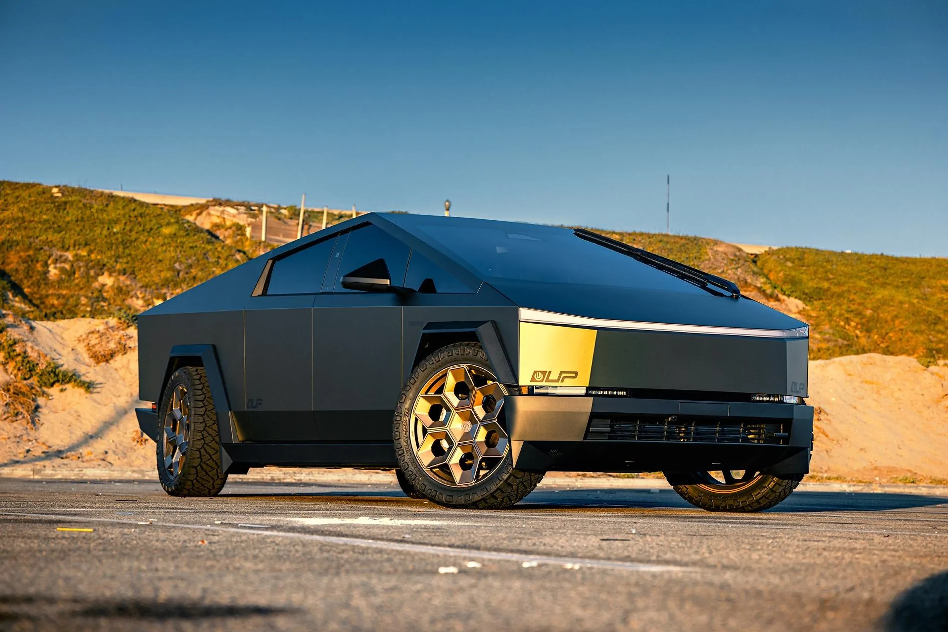 Tesla Cybertruck 24 inch wheels CYBRHEX Bronze Unplugged Performance 1920px image  (15).jpg