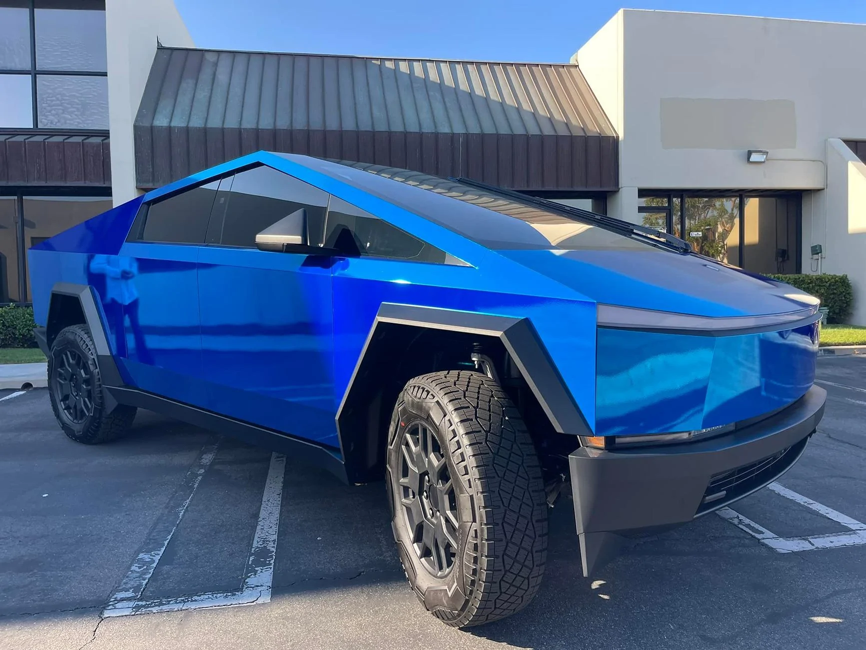 Tesla Cybertruck BLUE / BLURPLE / PURPLE Vinyl Wrap & PPF Cybertruck -- Photos & Videos 453884138_10221334016814584_3405760169977278878_n