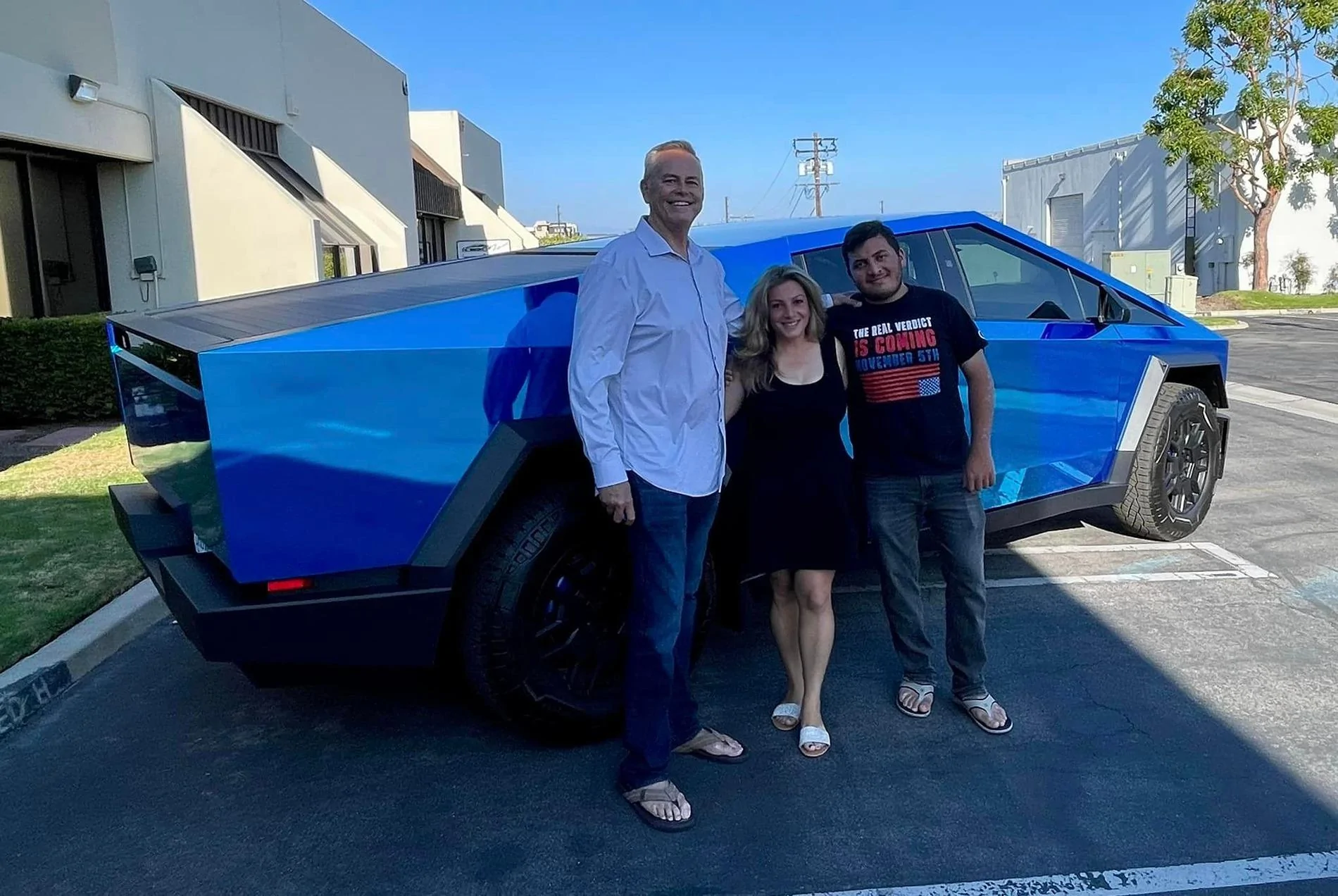 Tesla Cybertruck BLUE / BLURPLE / PURPLE Vinyl Wrap & PPF Cybertruck -- Photos & Videos 453410332_10221332512416975_3329436472441159610_n