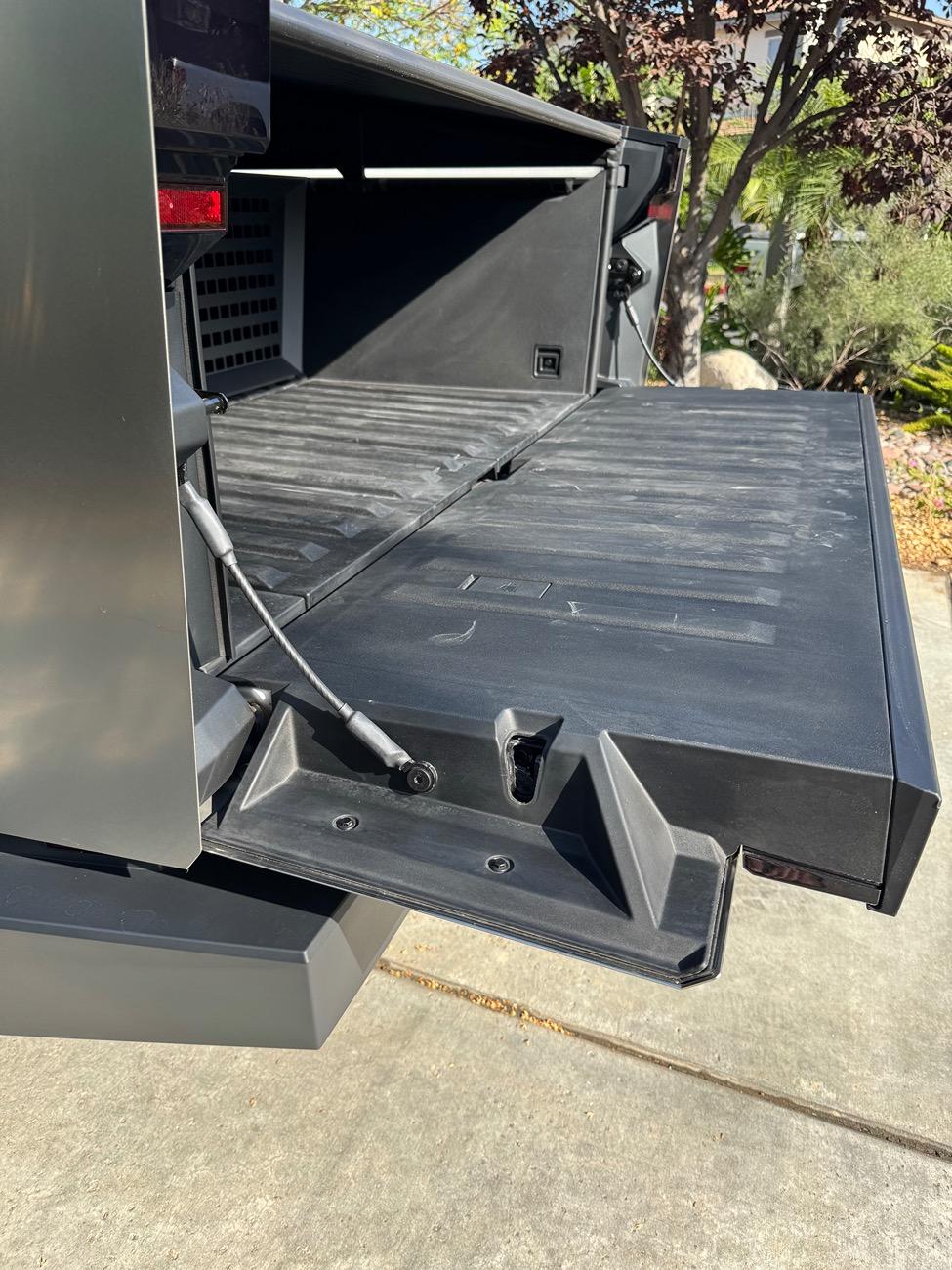 Tesla Cybertruck Warped tailgate issue after hauling load IMG_4331