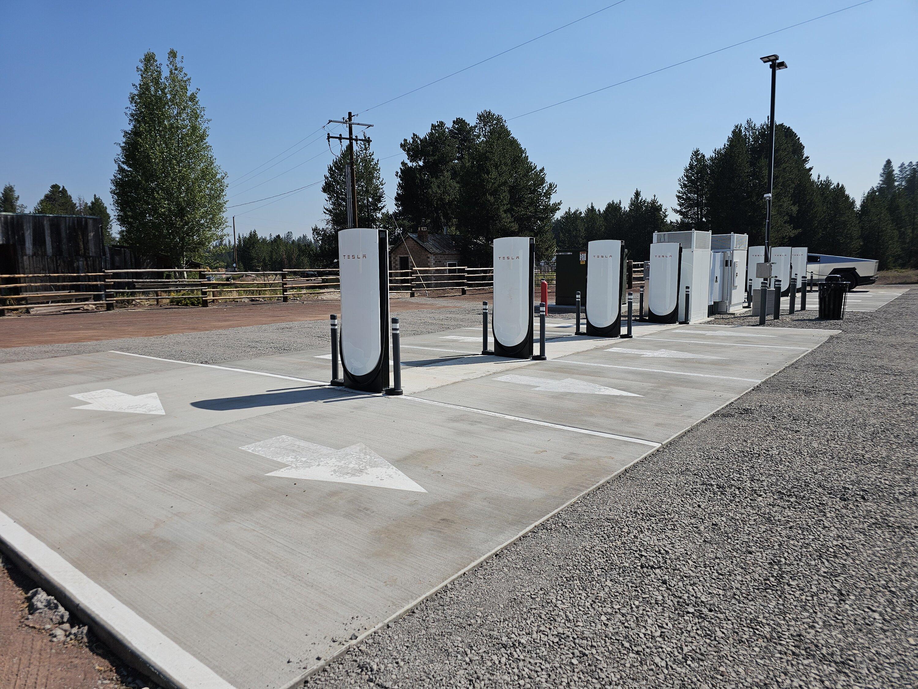 Tesla Cybertruck Brand New Supercharger at Chemult, OR -- all pull-through 1000025279