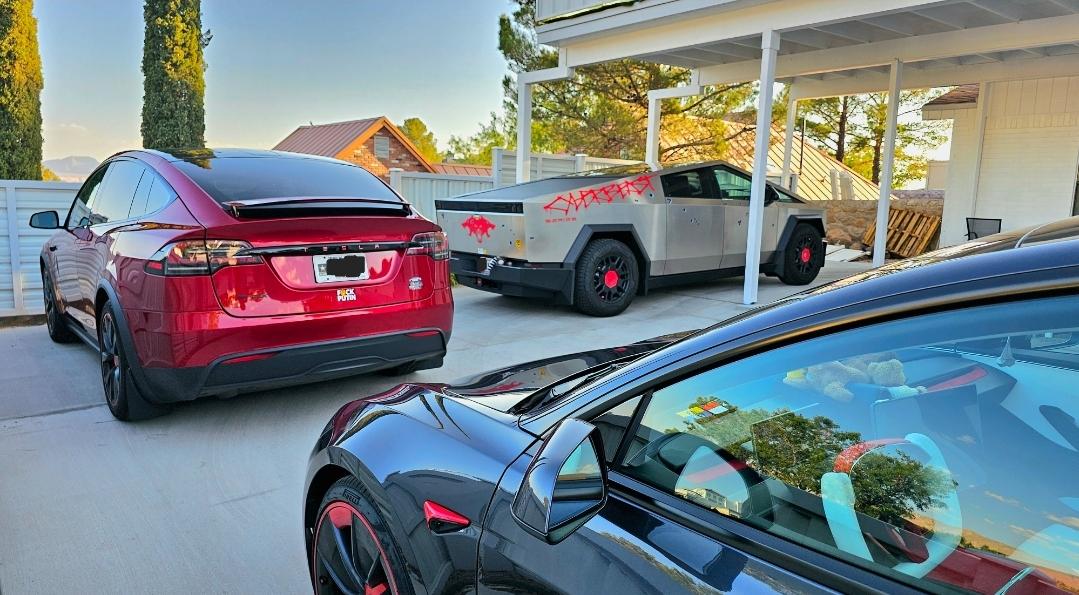 Tesla Cybertruck Daily random Cybertruck photos thread - Post Yours! 📸 🤳 Screenshot_20240810_190607_Gallery