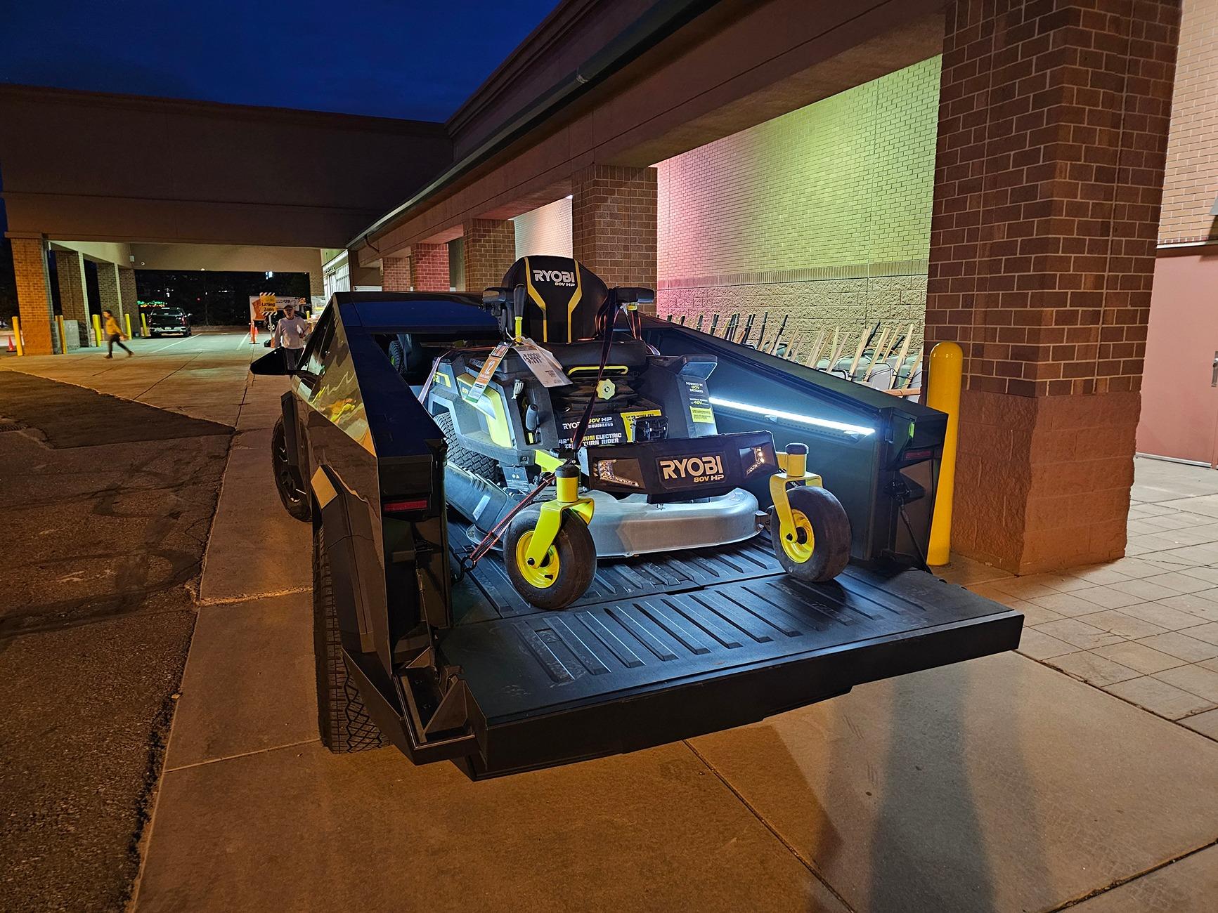 Tesla Cybertruck Warped tailgate issue after hauling load cyber_mower