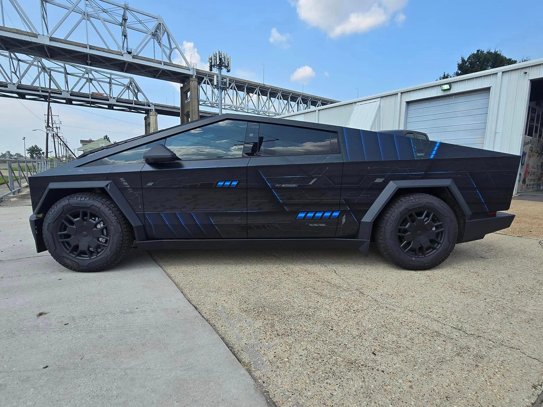 Tesla Cybertruck Custom robot / transformer graphics design wrap Cybertruck 455089932_8060843103999043_458637459399452129_n
