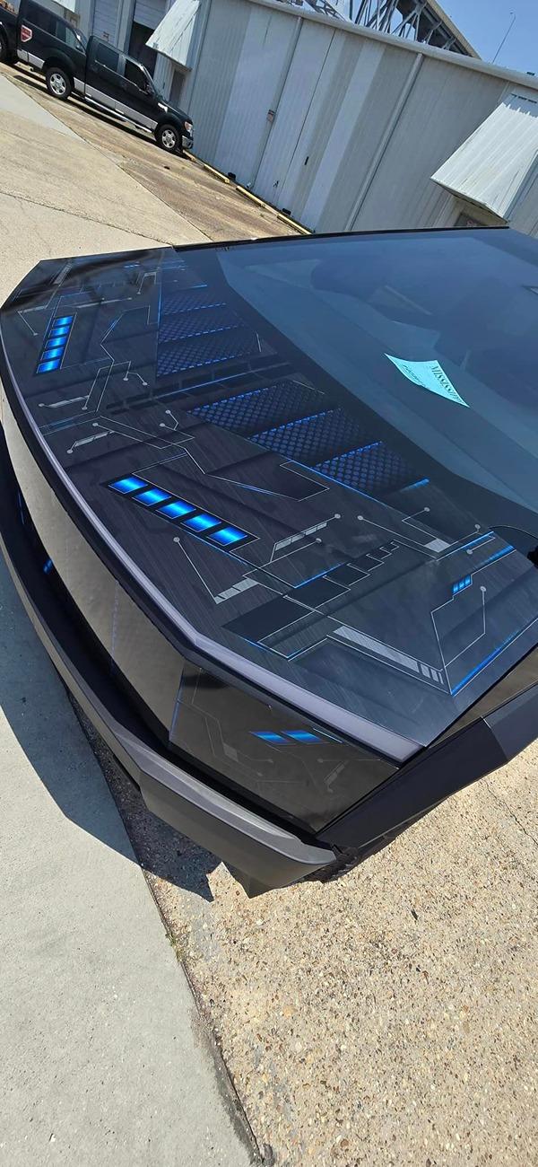 Tesla Cybertruck Custom robot / transformer graphics design wrap Cybertruck 454738535_8060843337332353_7198677576066477205_n