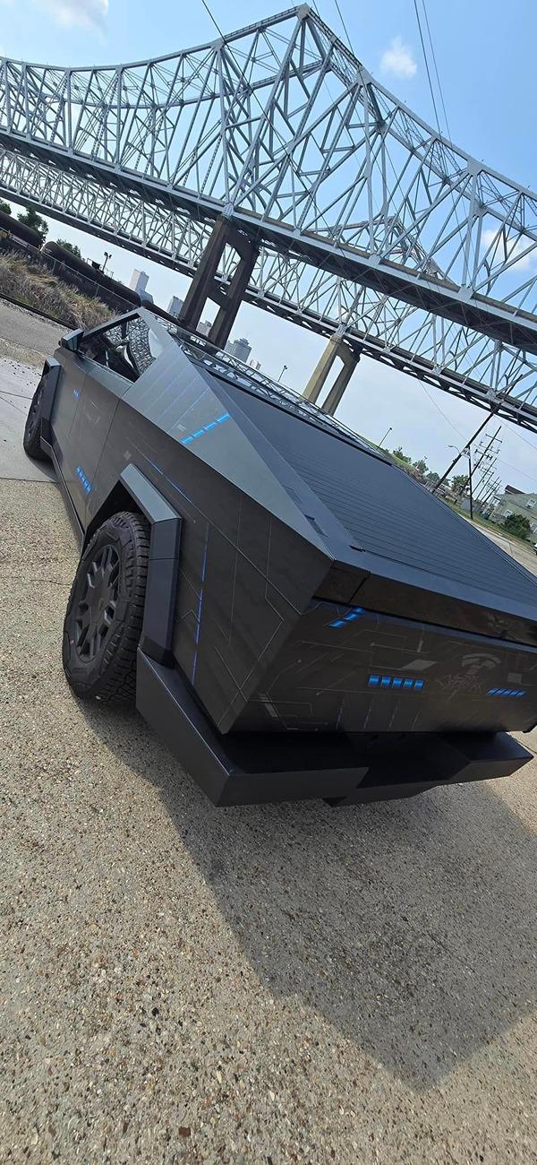 Tesla Cybertruck Custom robot / transformer graphics design wrap Cybertruck 454763415_8060843807332306_5053336243103708834_n