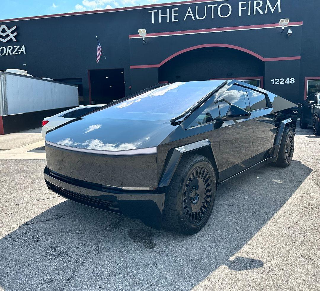 Tesla Cybertruck Gloss Black Lord Vader Cybertruck edition. 22" inch Avorza custom wheels 455011963_18458231701062575_5430229425115632227_n