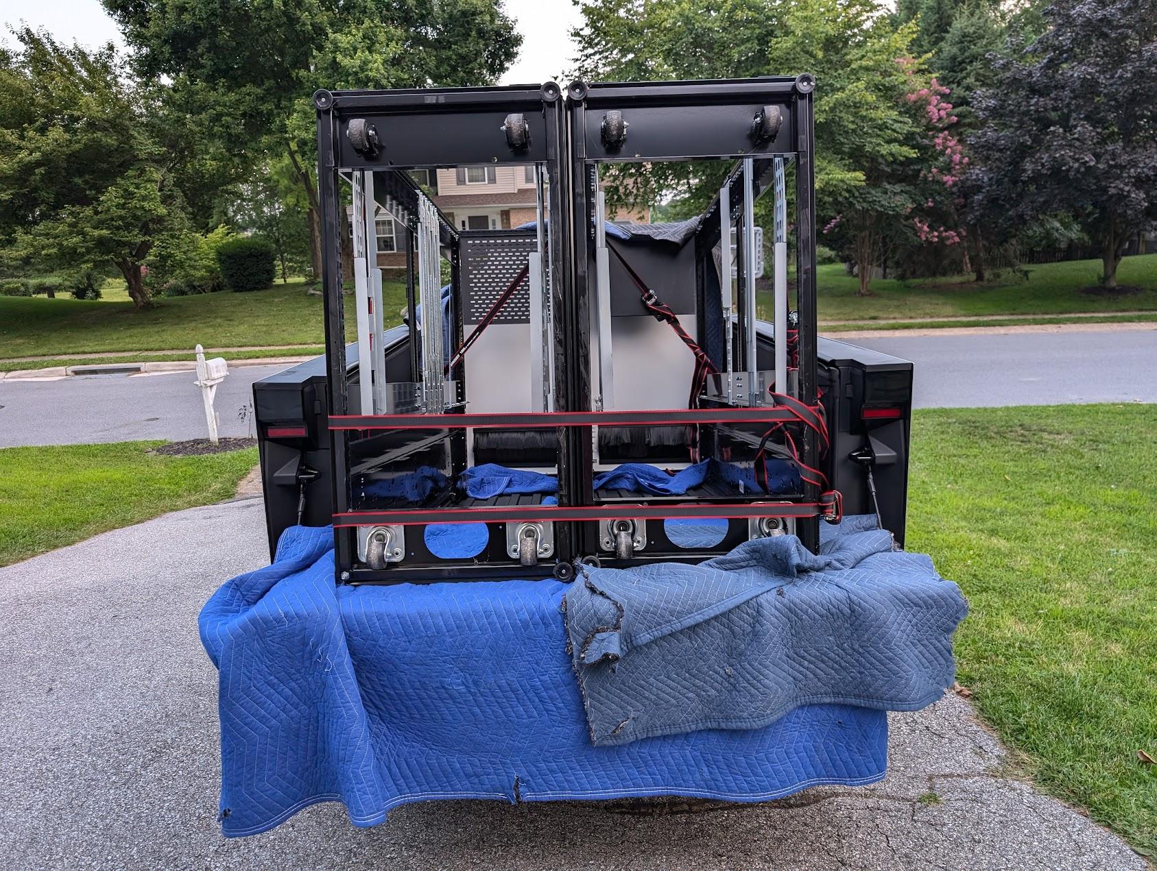 Tesla Cybertruck What Are You Hauling in your Cybertruck? 🦾 👷‍♂️ rack0