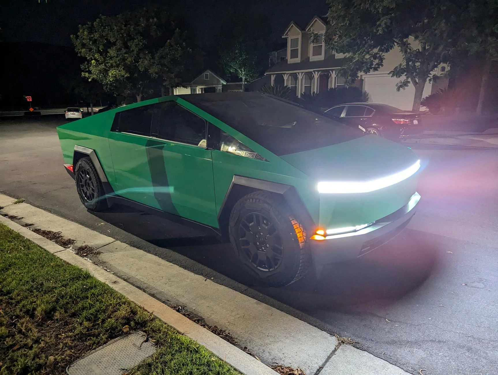 Tesla Cybertruck GREEN Vinyl Wrap & PPF Cybertruck -- Photos & Videos PXL_20240805_044035167.MP