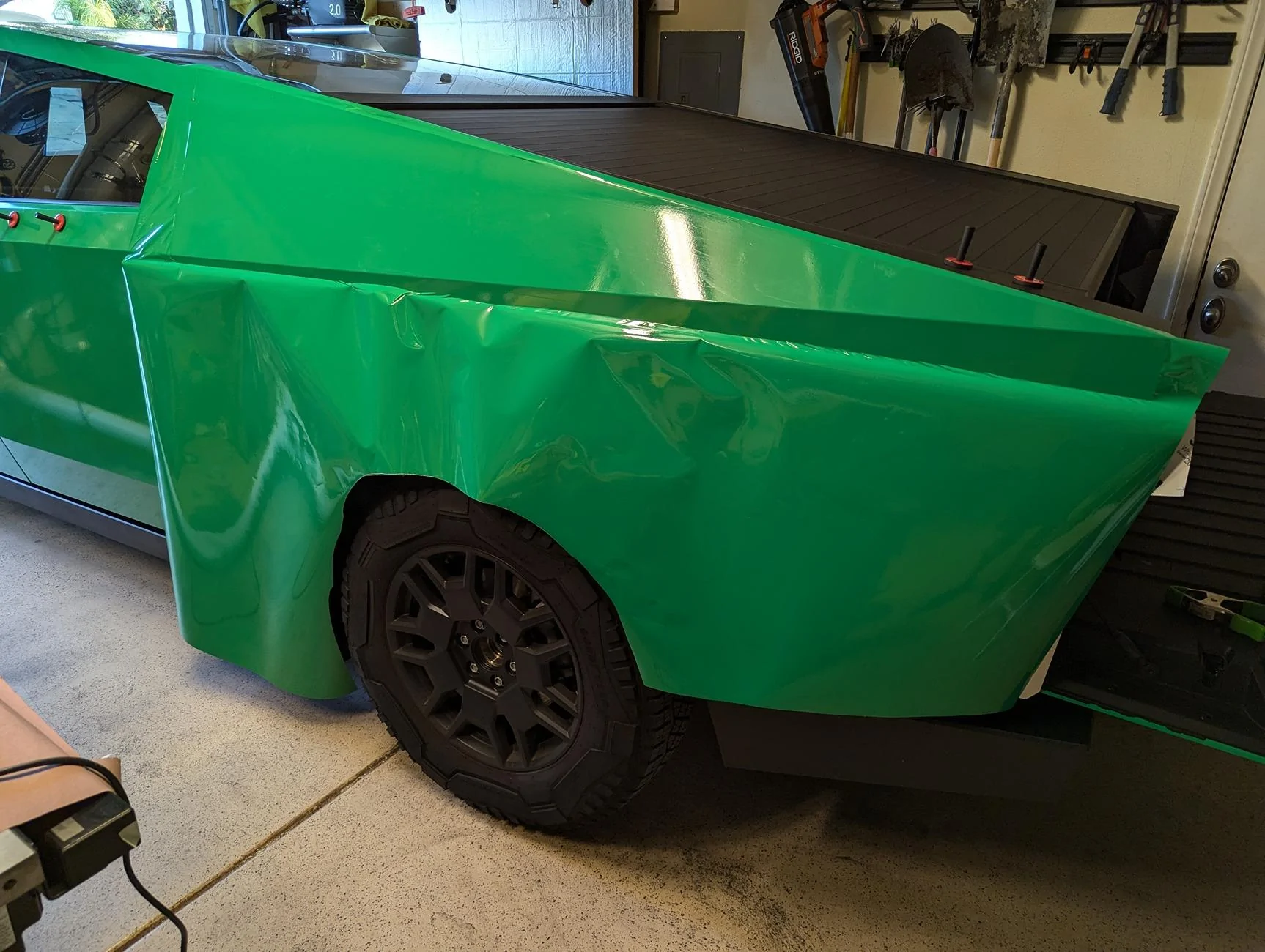 Tesla Cybertruck GREEN Vinyl Wrap & PPF Cybertruck -- Photos & Videos PXL_20240805_020300128