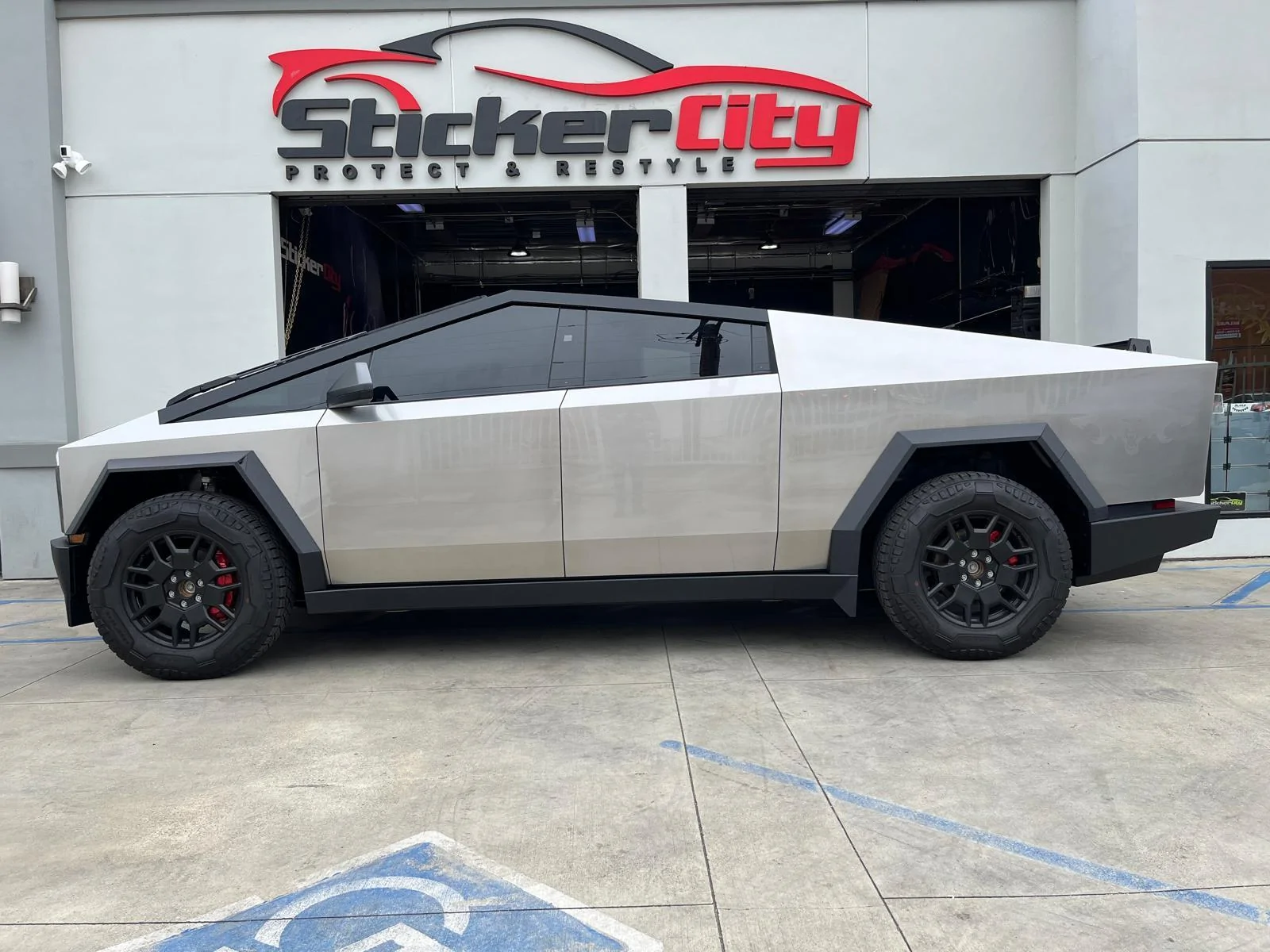 Tesla Cybertruck PPF questions XPEL Ultimate + Satin black window surround + Roof Rack + Ceramic coating + Moldings (2)
