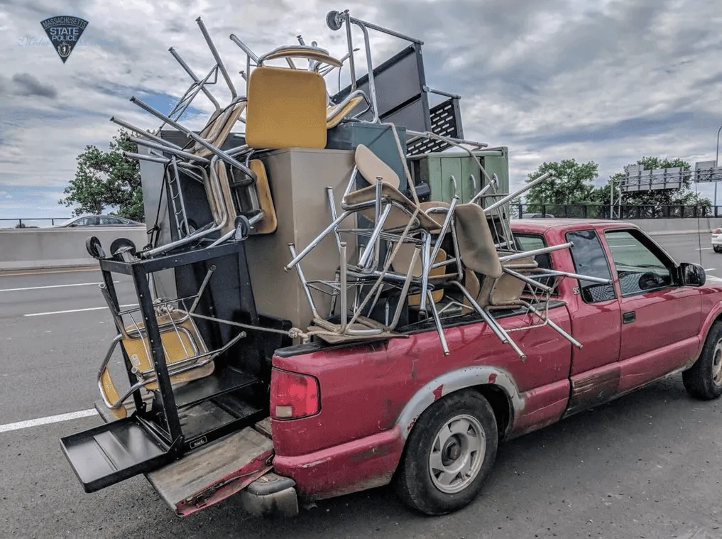 Tesla Cybertruck Warped tailgate issue after hauling load 1723659005223-z3