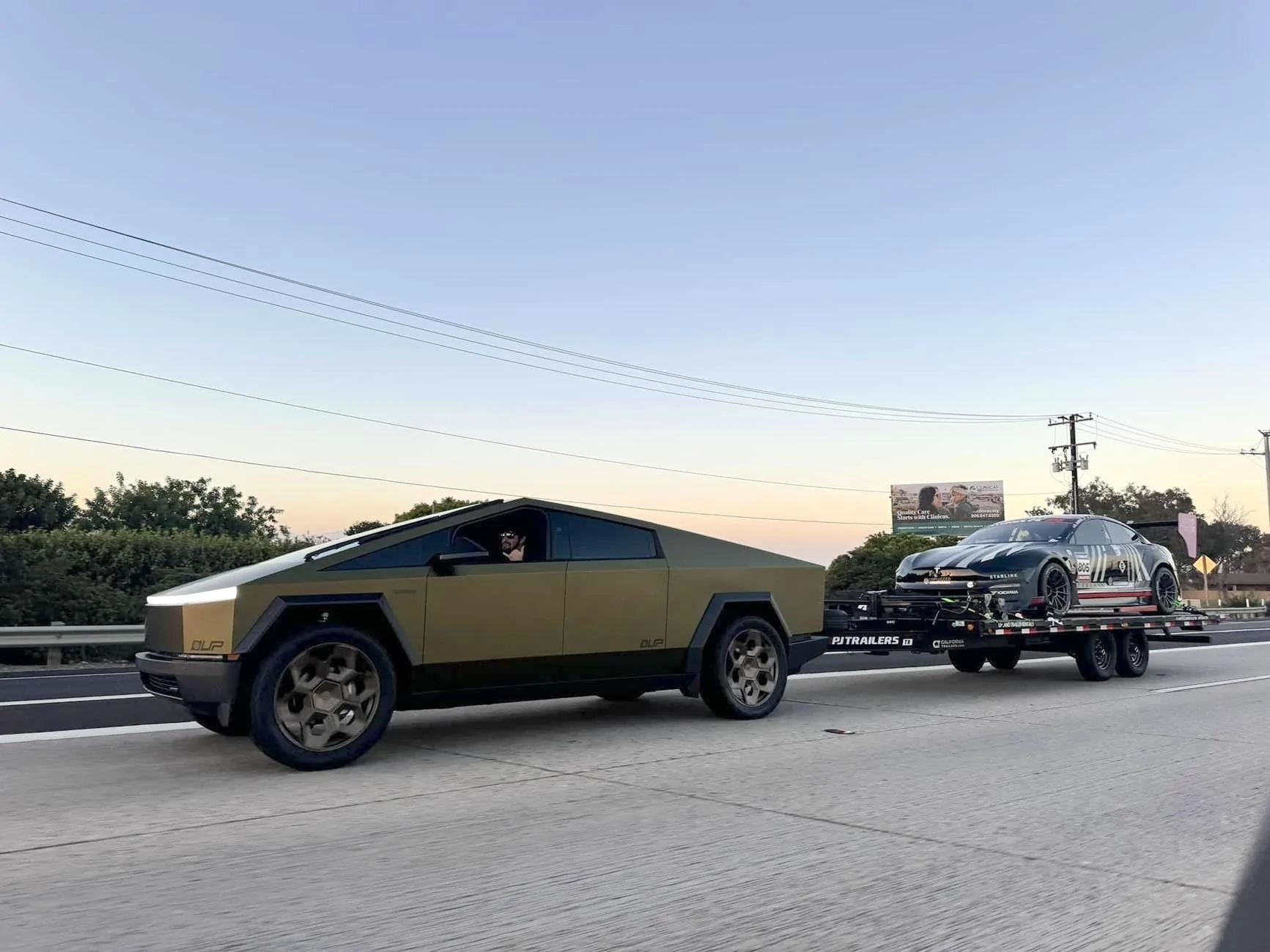 Tesla Cybertruck Report: Towing to X Takeover -- Model S Plaid racecar with our Cyberbeast on 24x9.5 UP Cybrhex wheels + Nitto Ridge Grapplers 315/45R24 ct towing