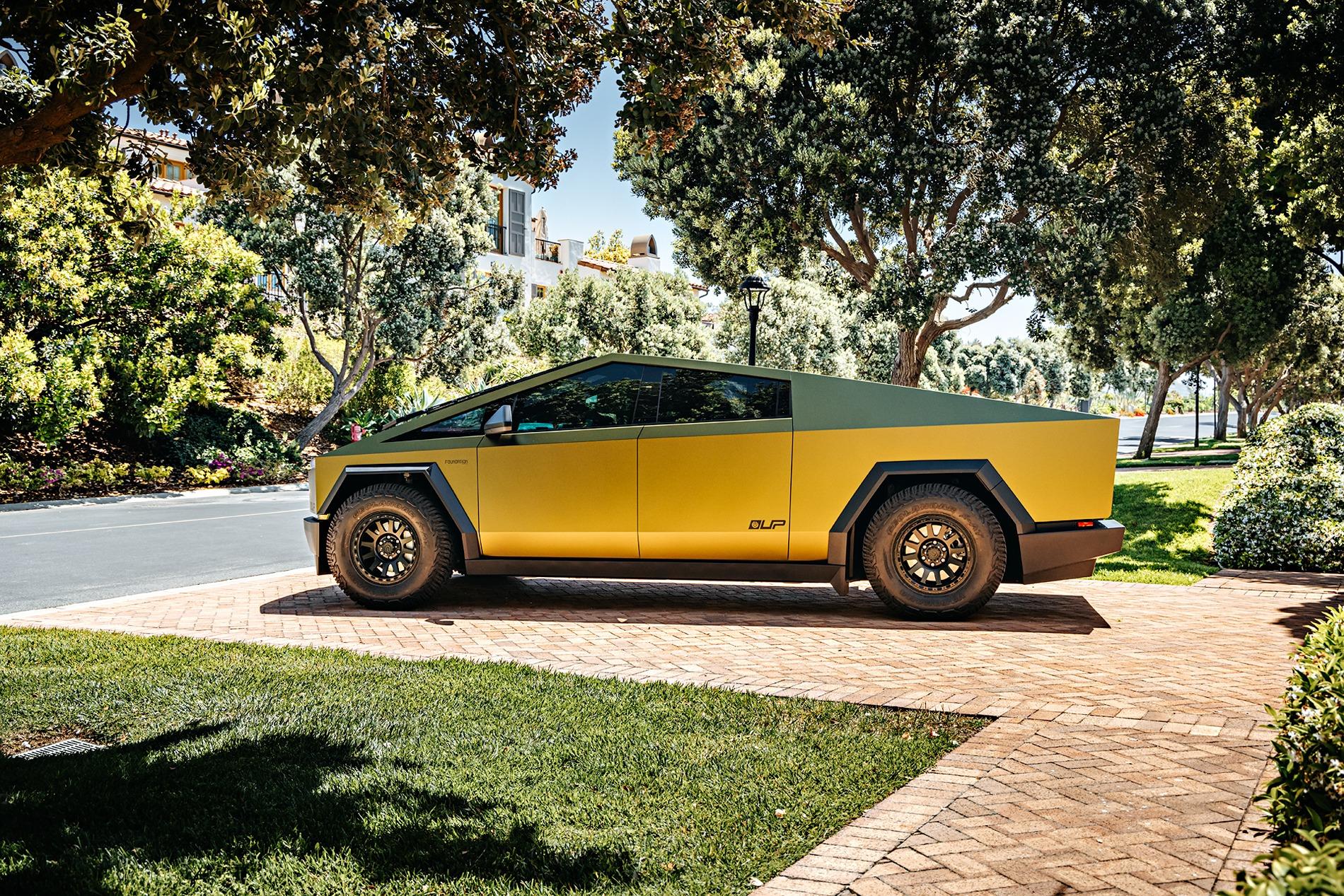 Tesla Cybertruck BROWN / BRONZE / COPPER Vinyl Wrap & PPF Cybertruck -- Photos & Videos Tesla Cybertruck - 18 inch Beadlock Satin Black Forged Wheels Unplugged Performance image  (3)