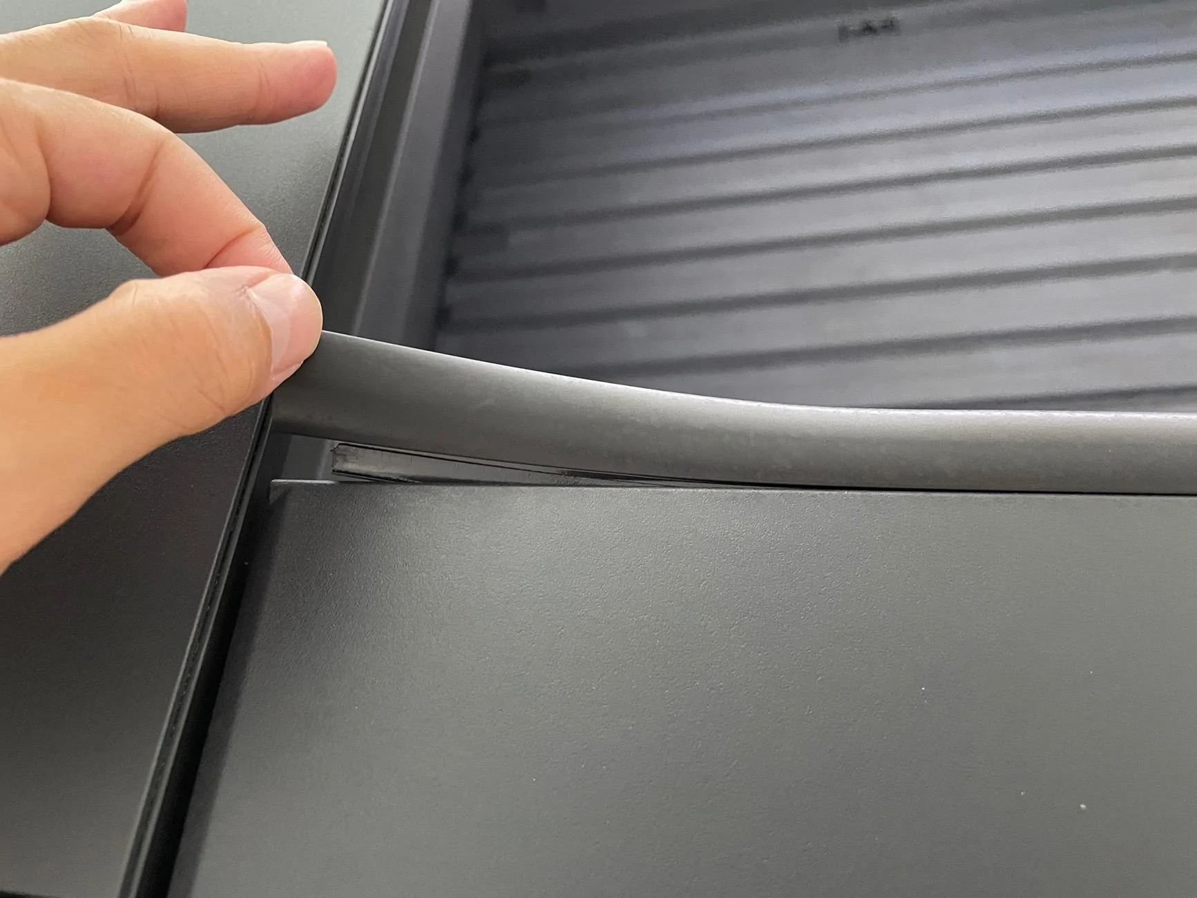 Tesla Cybertruck Tonneau Rubber Seal Strips Separating From Bed Edges tempImagesfdJfv