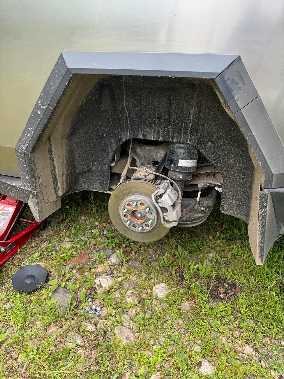 Tesla Cybertruck Off roading & full sending = amazing IMG_1285