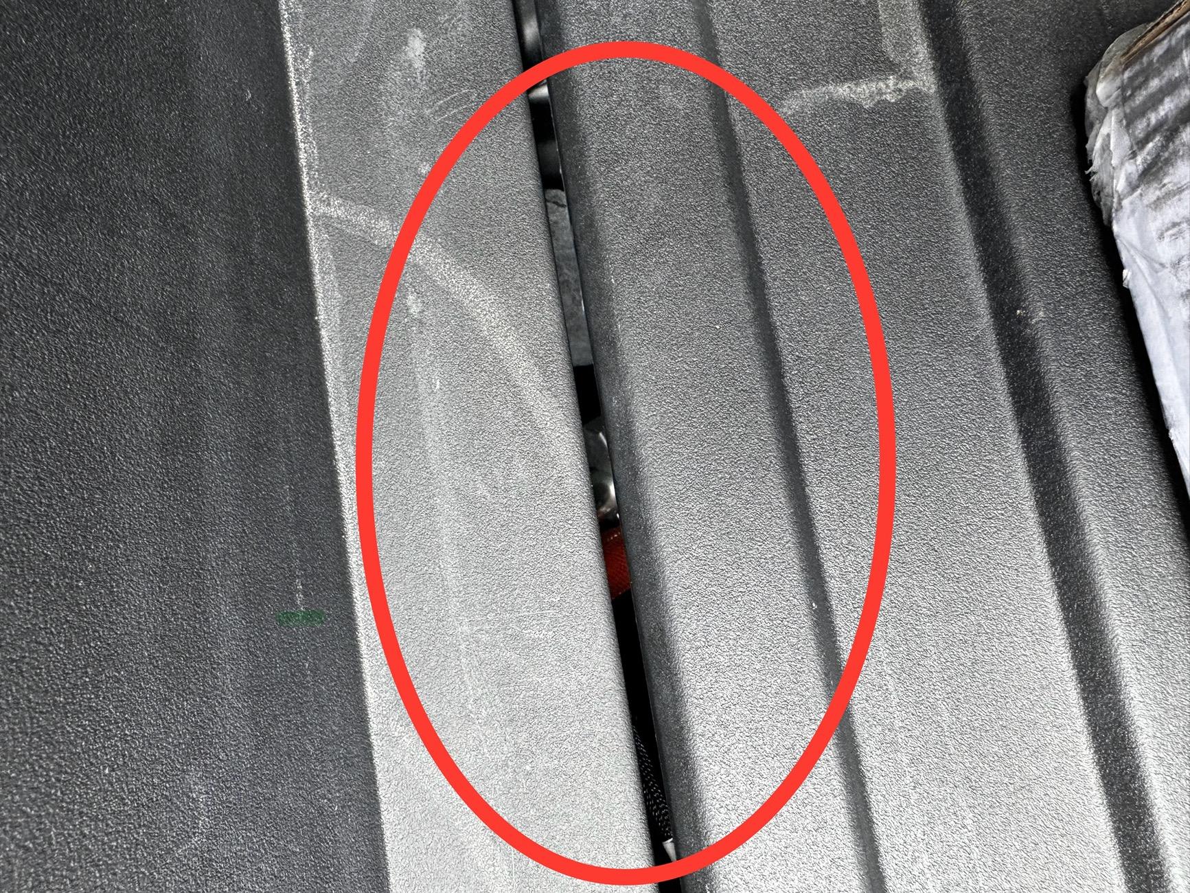 Tesla Cybertruck Bed floor has large gap, not aligned. IMG_2290