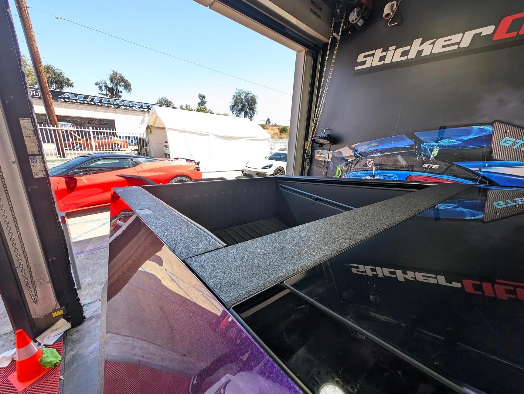 Tesla Cybertruck Pure ppf frozen satin black vs stek Matte black PXL_20240814_175930946.RAW-01.COVER