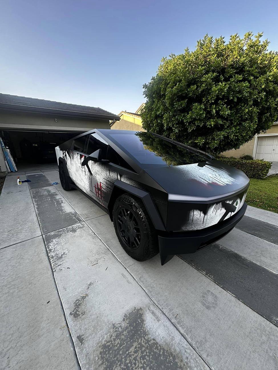 Tesla Cybertruck Cool Spray Paint Wrap on Cybertruck 455869476_3299296523706502_556495628896781310_n (1)
