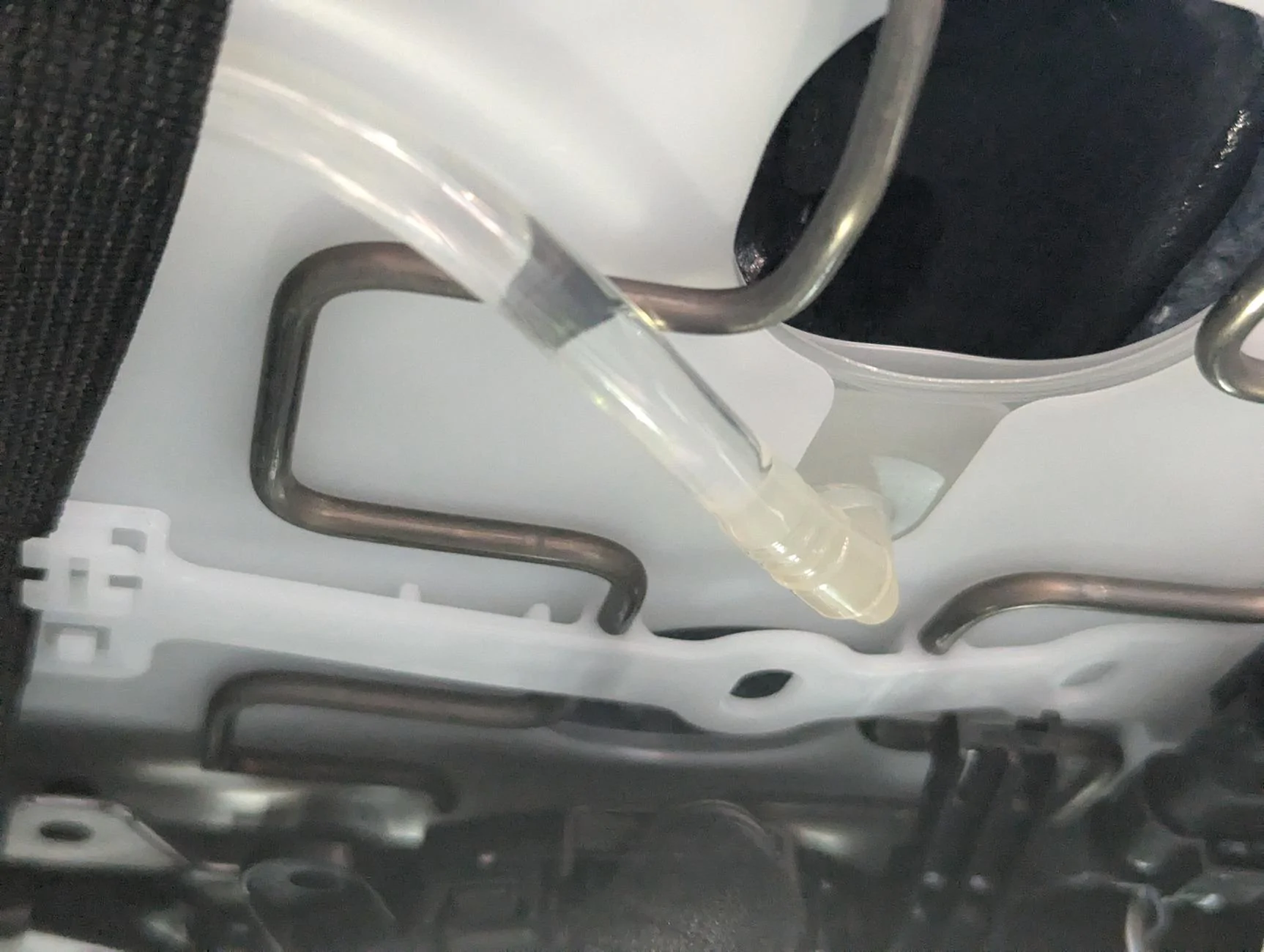 Tesla Cybertruck What are the fluid lines under the Cybertruck's seats? PXL_20240816_210056767