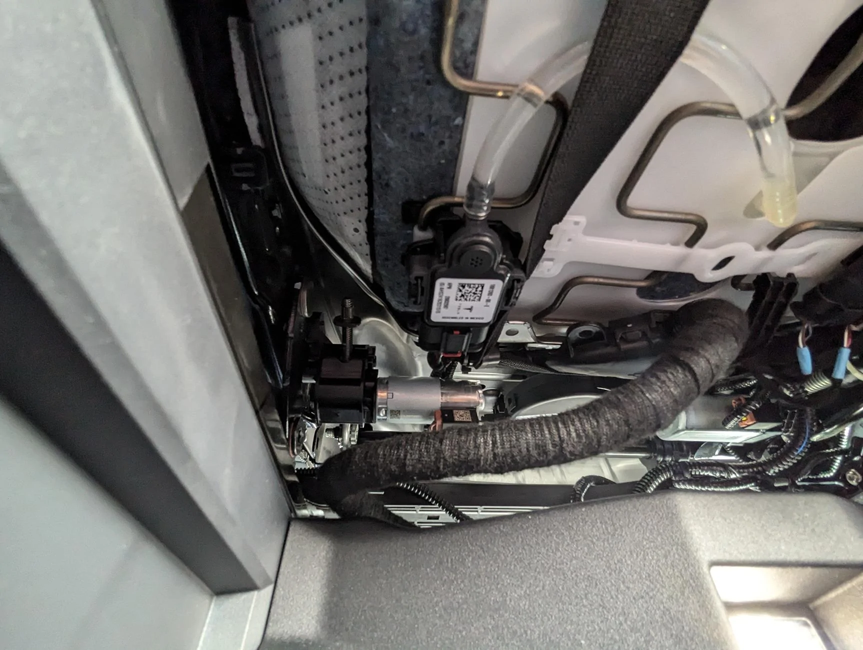 Tesla Cybertruck What are the fluid lines under the Cybertruck's seats? PXL_20240816_210044150