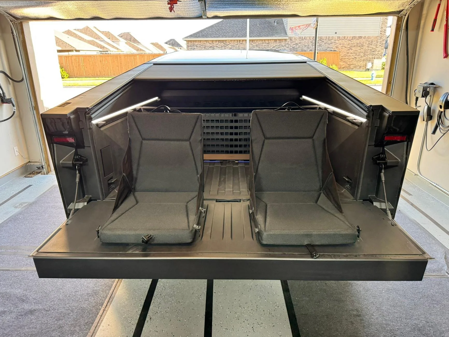 Tesla Cybertruck Cybertruck Jumpseats received -- first photos & impressions jumpseats cybertruck 3