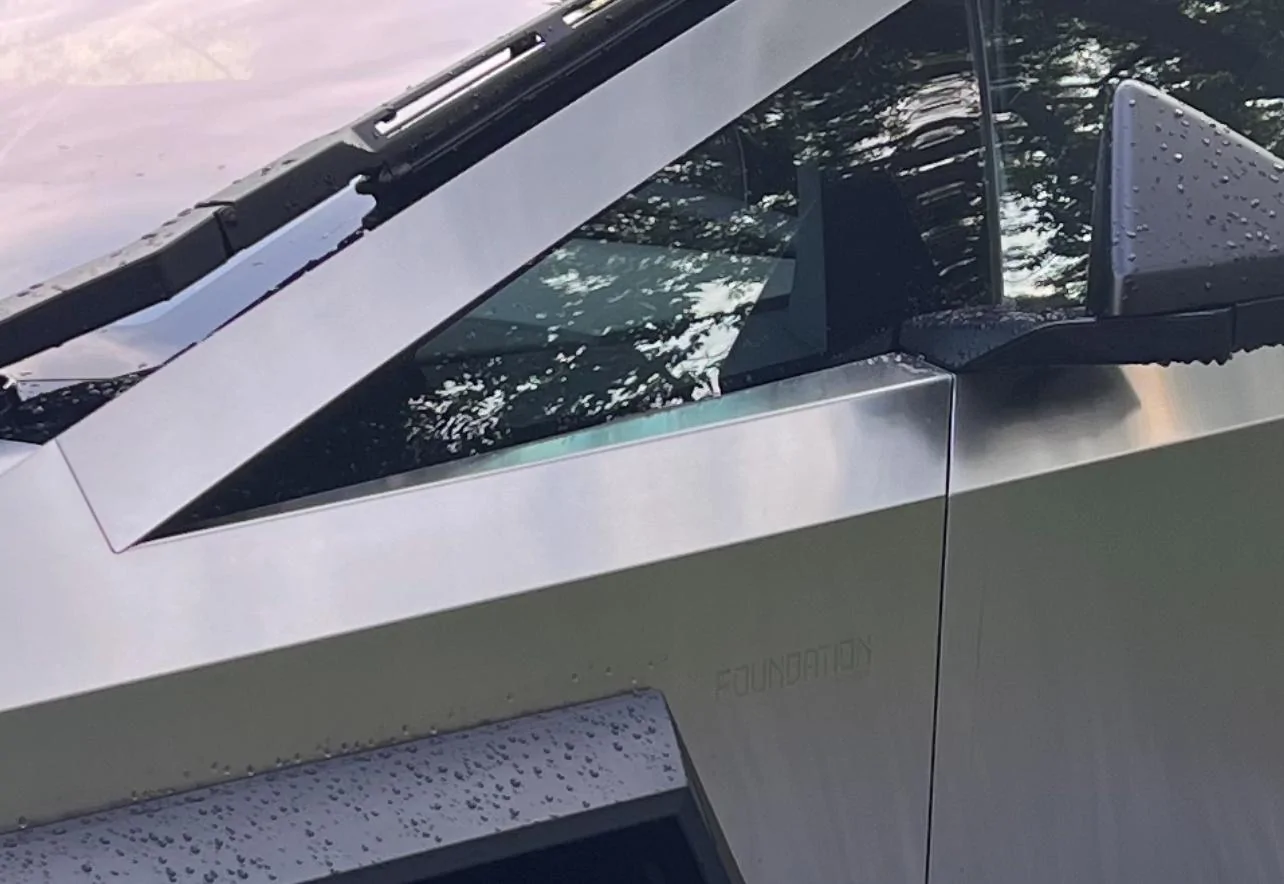 Tesla Cybertruck Front quarter glass gasket placement? IMG_3334