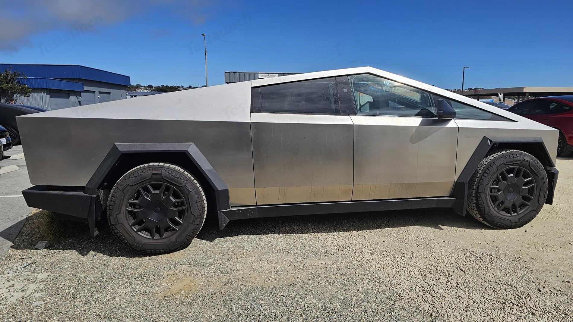Tesla Cybertruck Have you tried these Heptagonal Hub Caps and Lug Nut Covers on your Cybertruck?– How Do They Stand Out? 🚀🔩 Teslaunch Heptagonal Center Hub Caps Lug Nut Covers For Cybertruck (8)