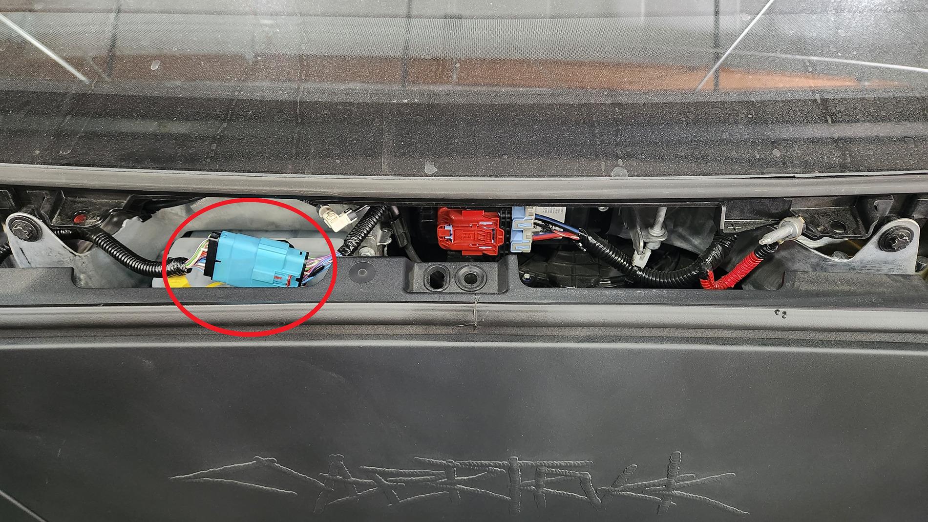 Tesla Cybertruck Where to Find the Cybertruck Emergency Response Guide? GUID-837E189B-420F-4A6D-8A47-5795566E79D0-online-en-US