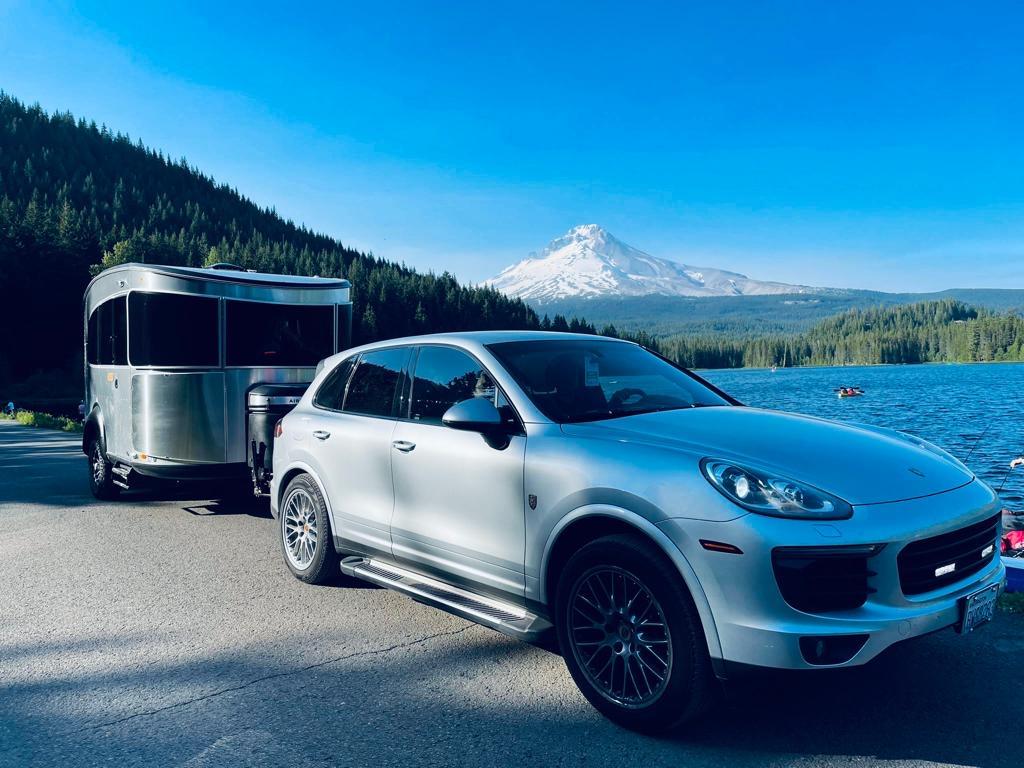 Tesla Cybertruck 500 Miles on my Cyber Truck. 400 of them towing a car. Do I need a weight distribution hitch? d94caae8-1b13-4eaf-960e-71a84f0c1606
