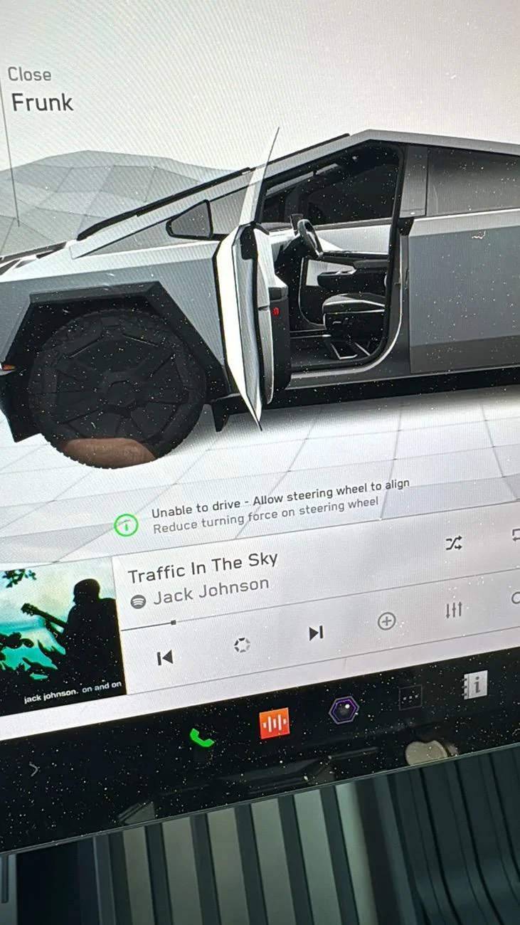 Tesla Cybertruck Cybertruck Error Unable to drive - Allow steering wheel to align Reduce turning force on steering wheel WhatsApp Image 2024-08-20 at 13.55.50 (1)