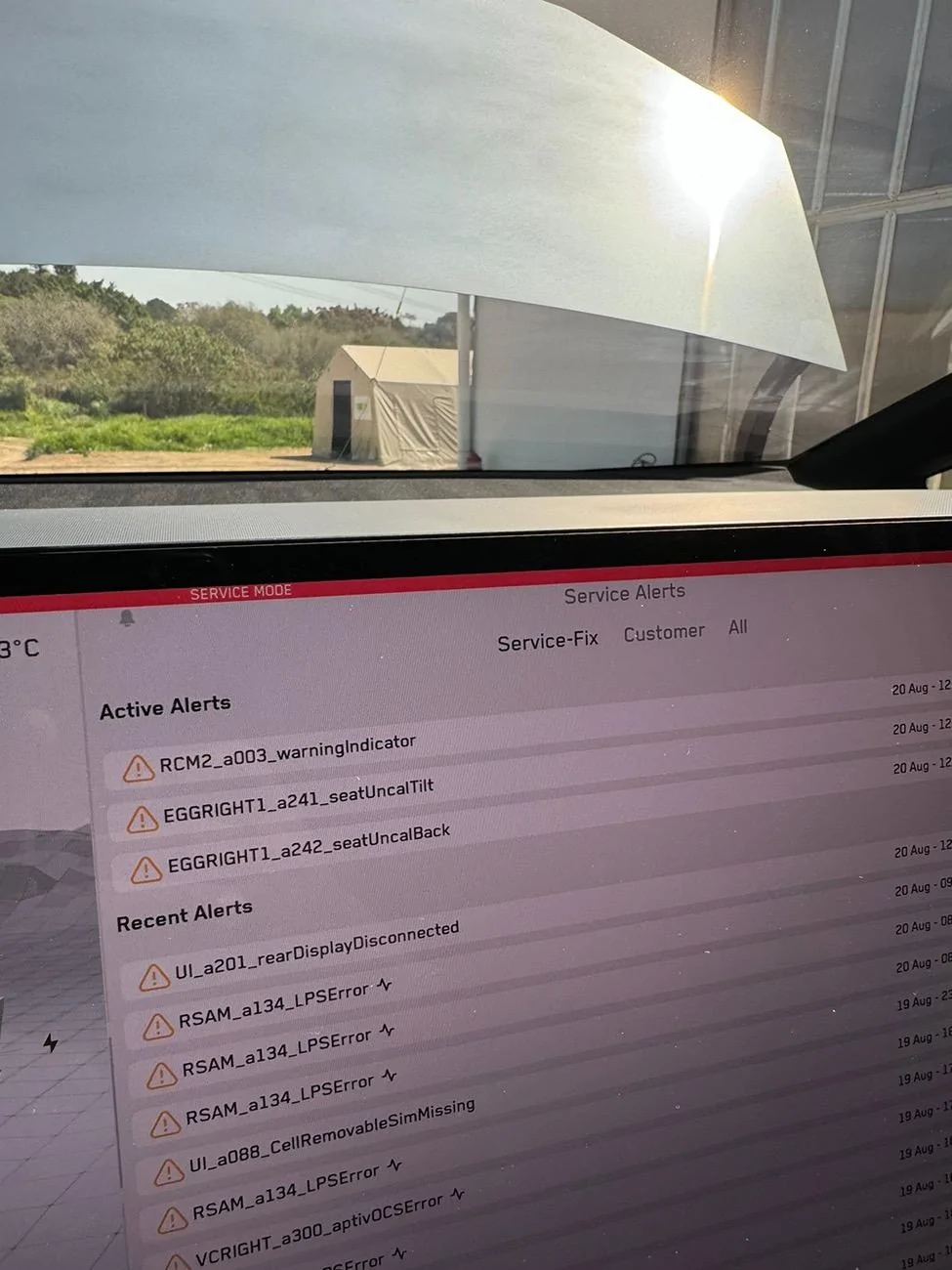Tesla Cybertruck Cybertruck Error Unable to drive - Allow steering wheel to align Reduce turning force on steering wheel WhatsApp Image 2024-08-20 at 13.55.50 (2)
