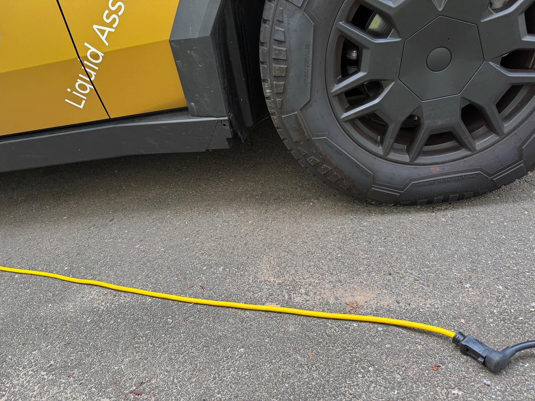 Tesla Cybertruck Mudflap Fell Off (Wasn’t Off-roading) IMG_6877