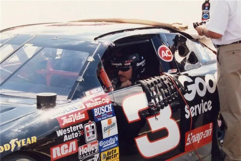Tesla Cybertruck Dale Earnhardt race car livery tribute Cybertruck 456242927_8898644186835464_4638169359811534525_n