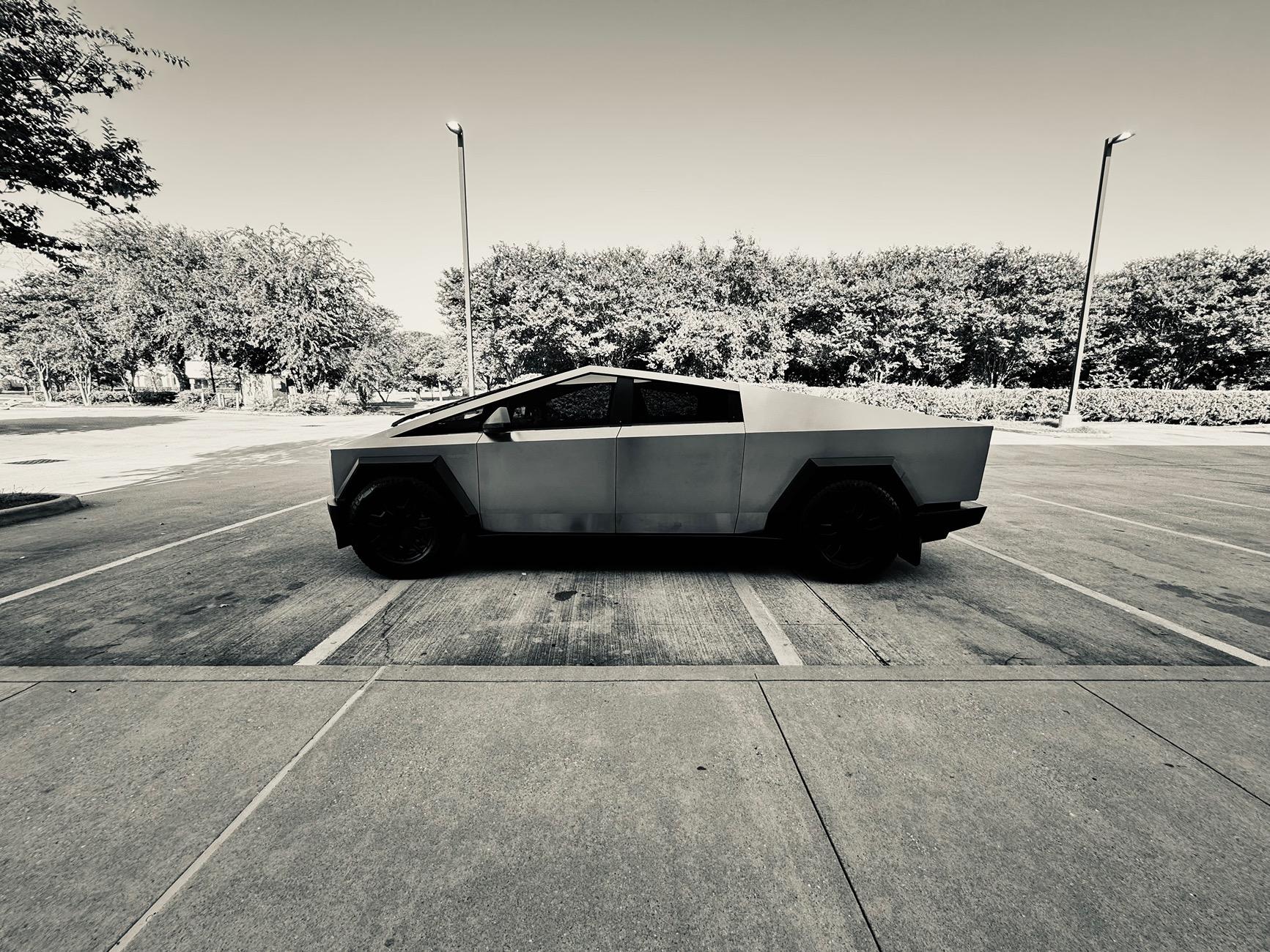 Tesla Cybertruck Daily random Cybertruck photos thread - Post Yours! 📸 🤳 IMG_4074